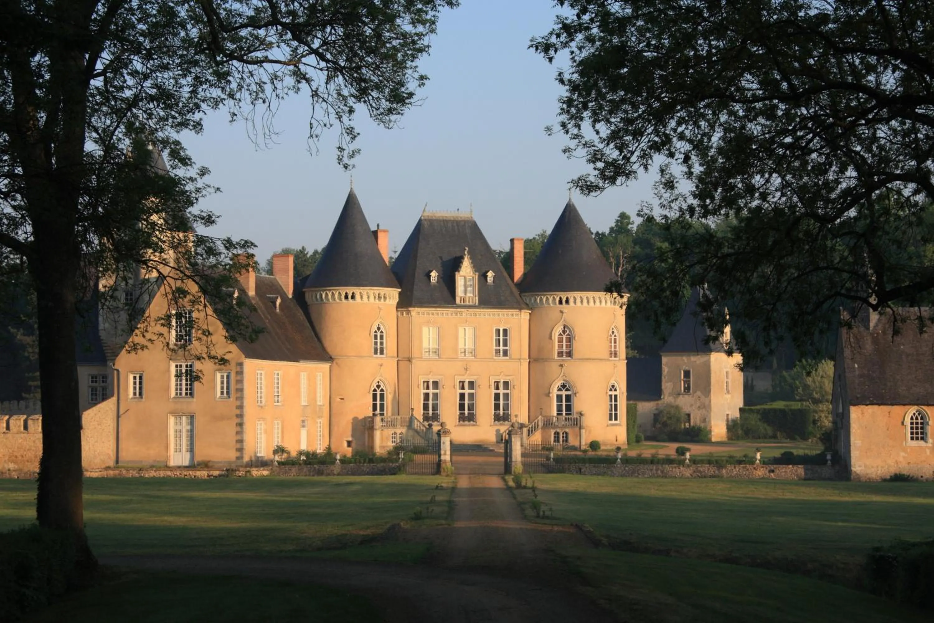 Facade/entrance in Château de Vaulogé