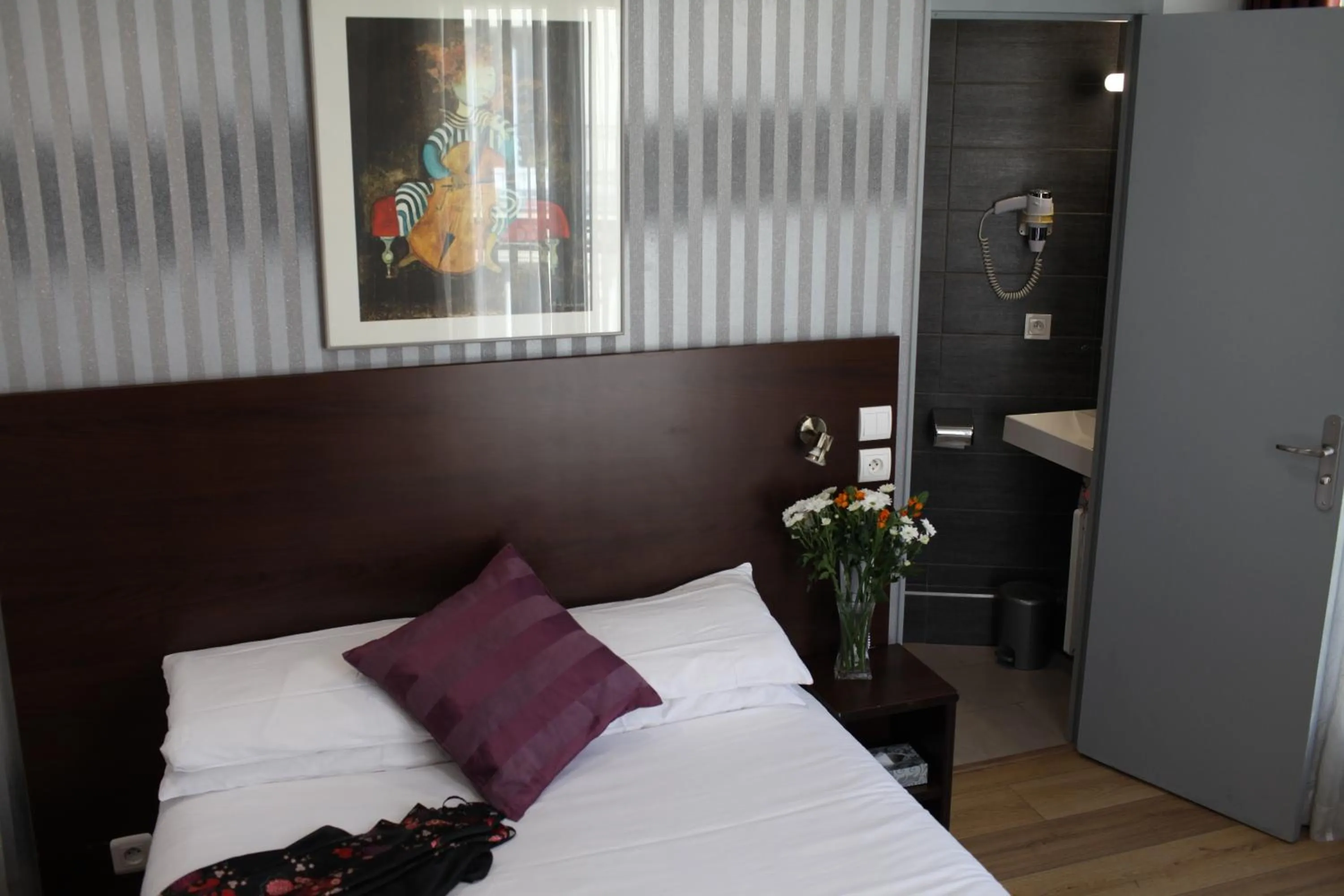 Bedroom, Bed in Hôtel Alane