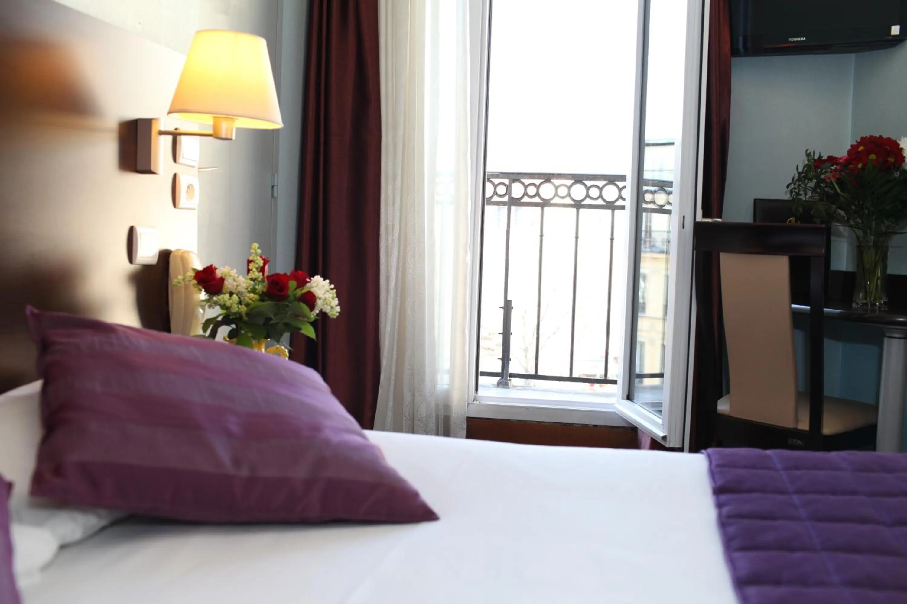 Bedroom, Bed in Hôtel Alane