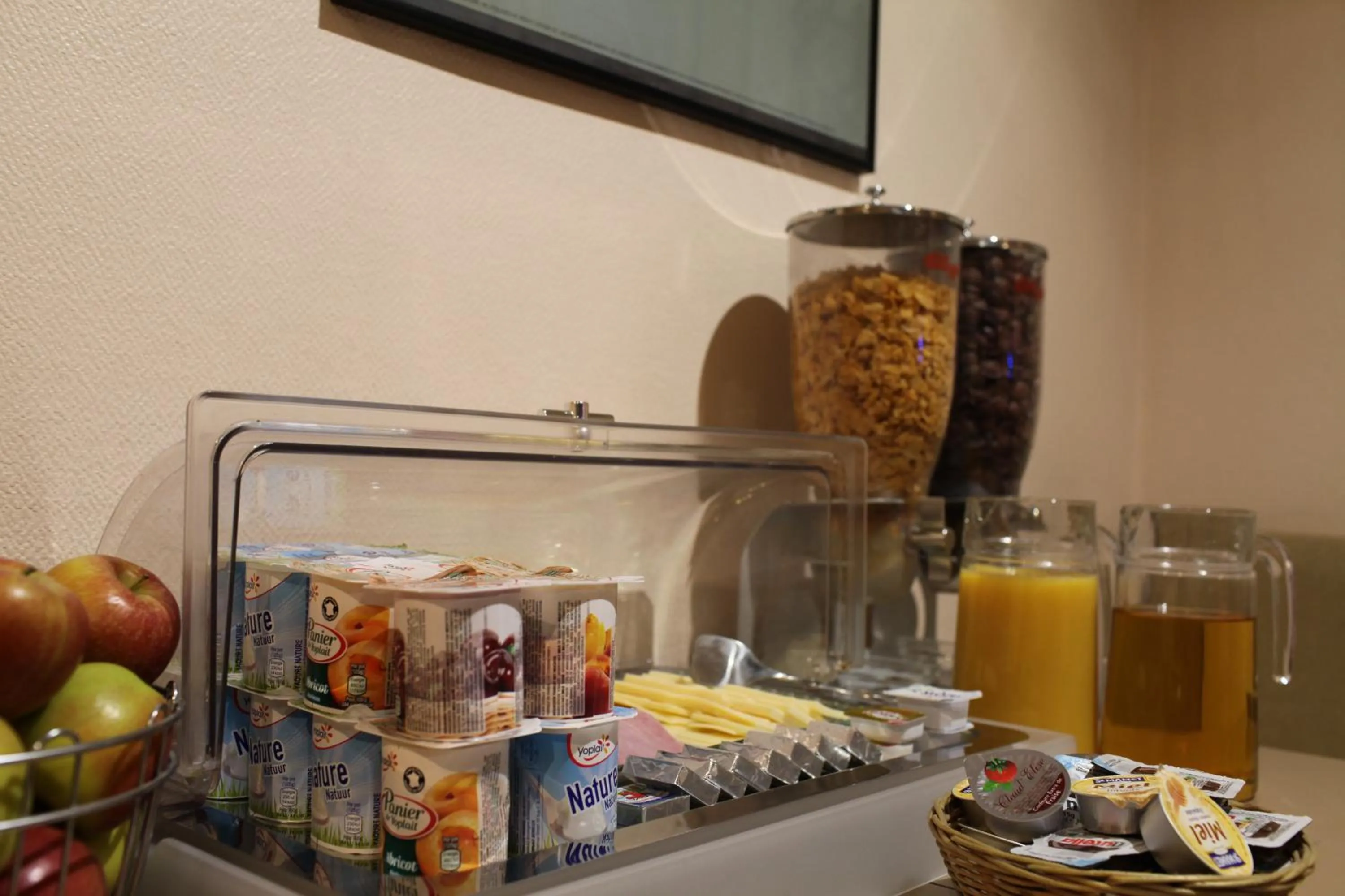 Restaurant/places to eat in Hôtel Alane