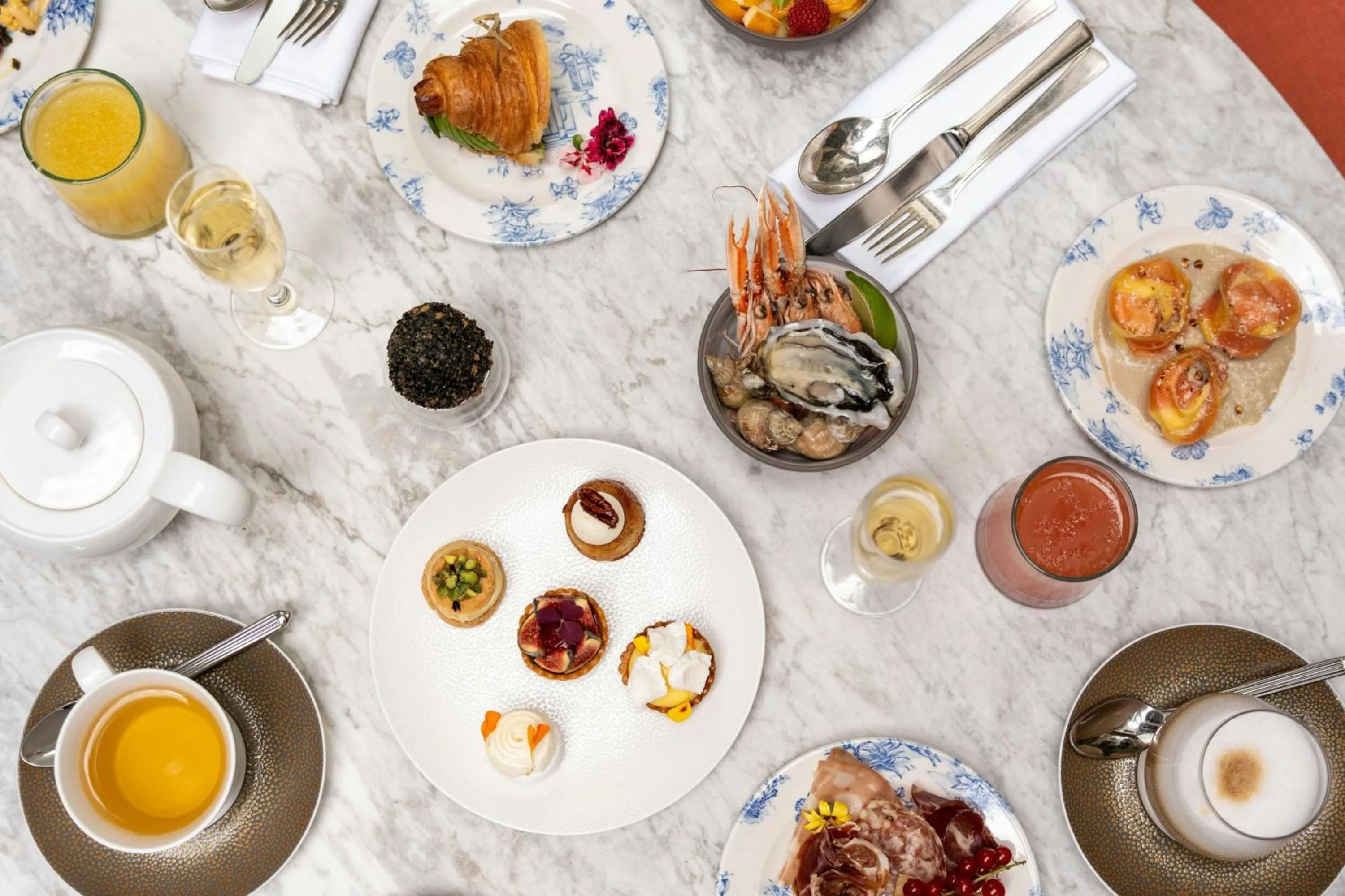 Restaurant/places to eat in Prince de Galles, a Luxury Collection hotel, Paris