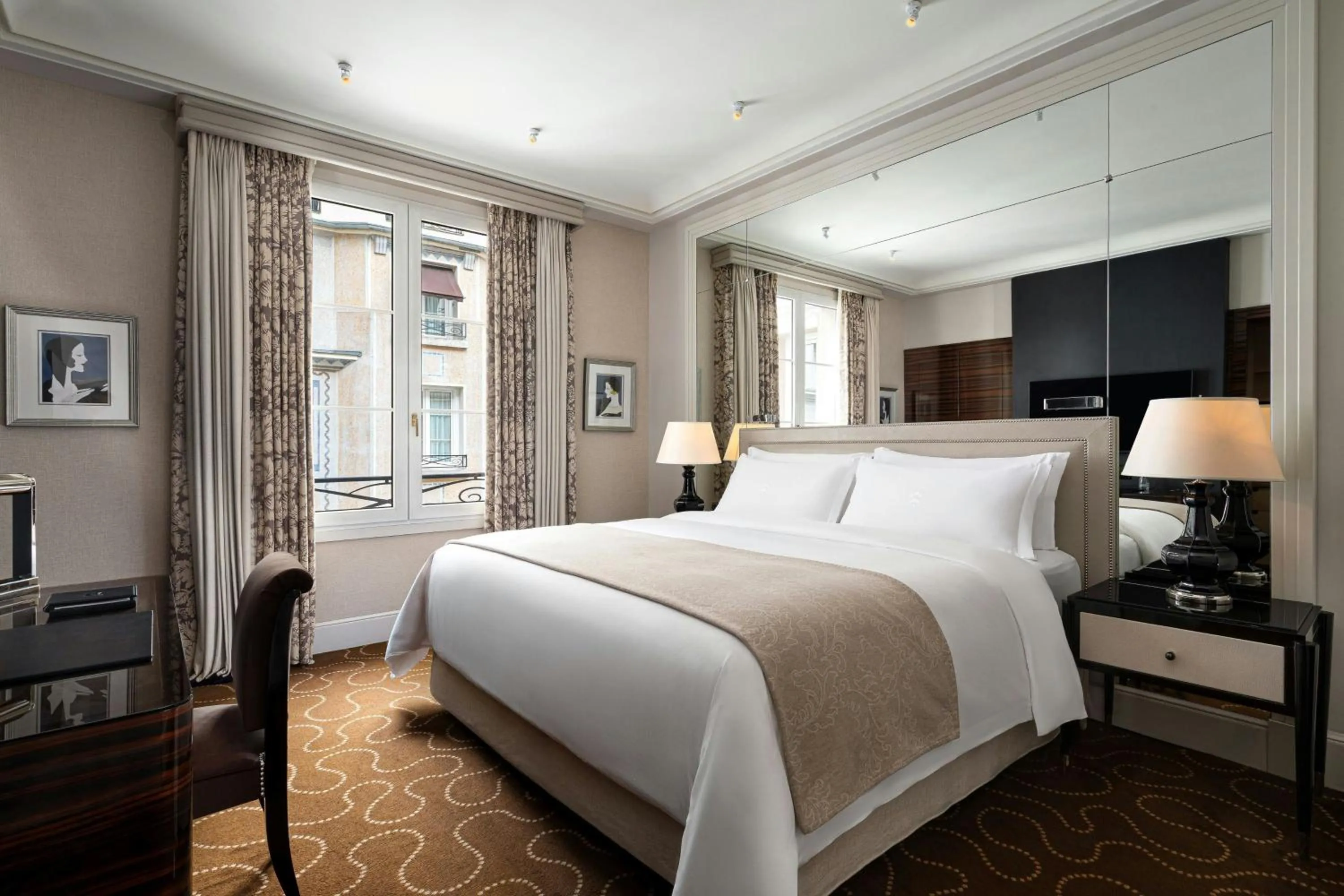 Photo of the whole room, Bed in Prince de Galles, a Luxury Collection hotel, Paris