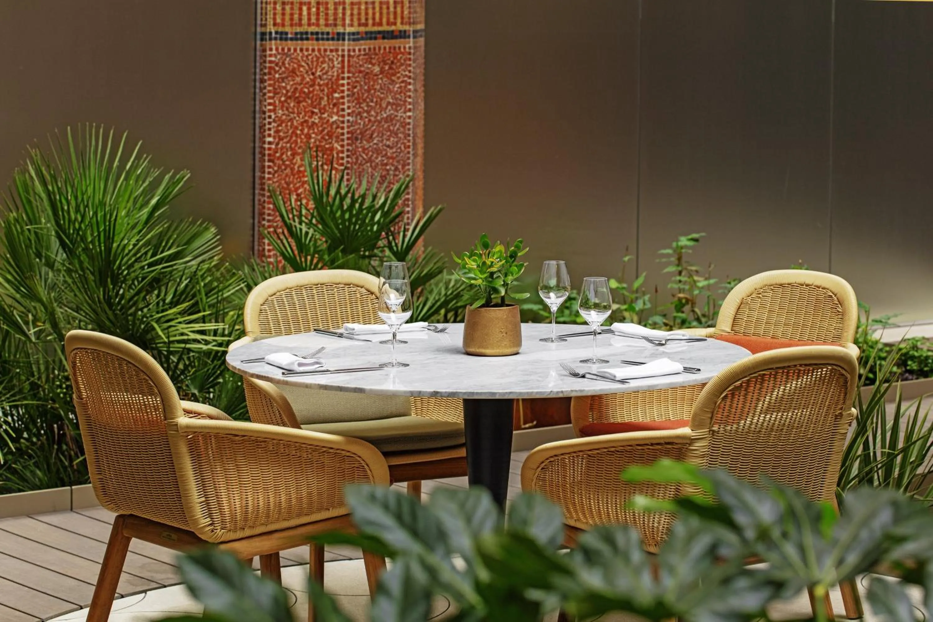 Restaurant/places to eat in Prince de Galles, a Luxury Collection hotel, Paris