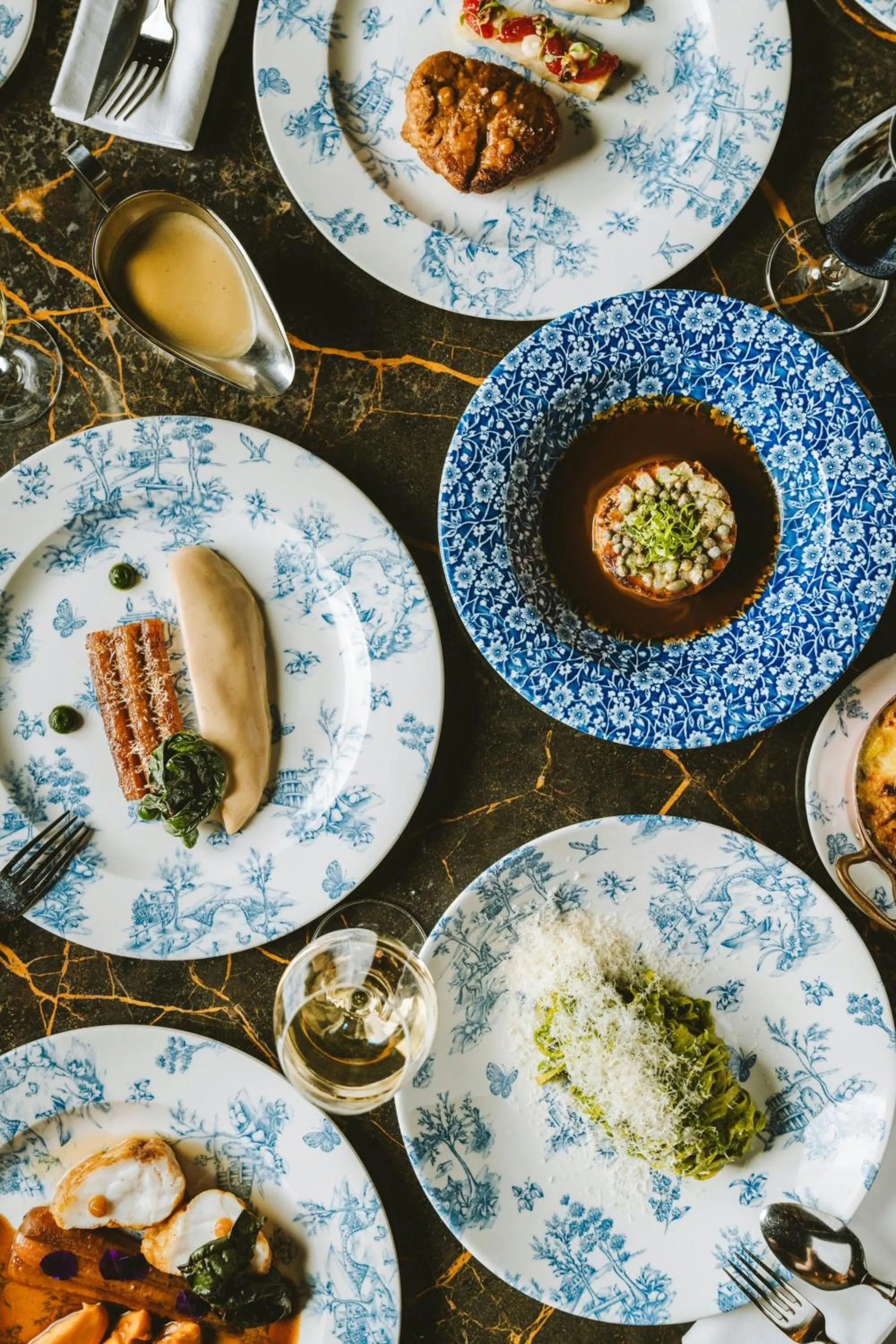 Restaurant/places to eat in Prince de Galles, a Luxury Collection hotel, Paris