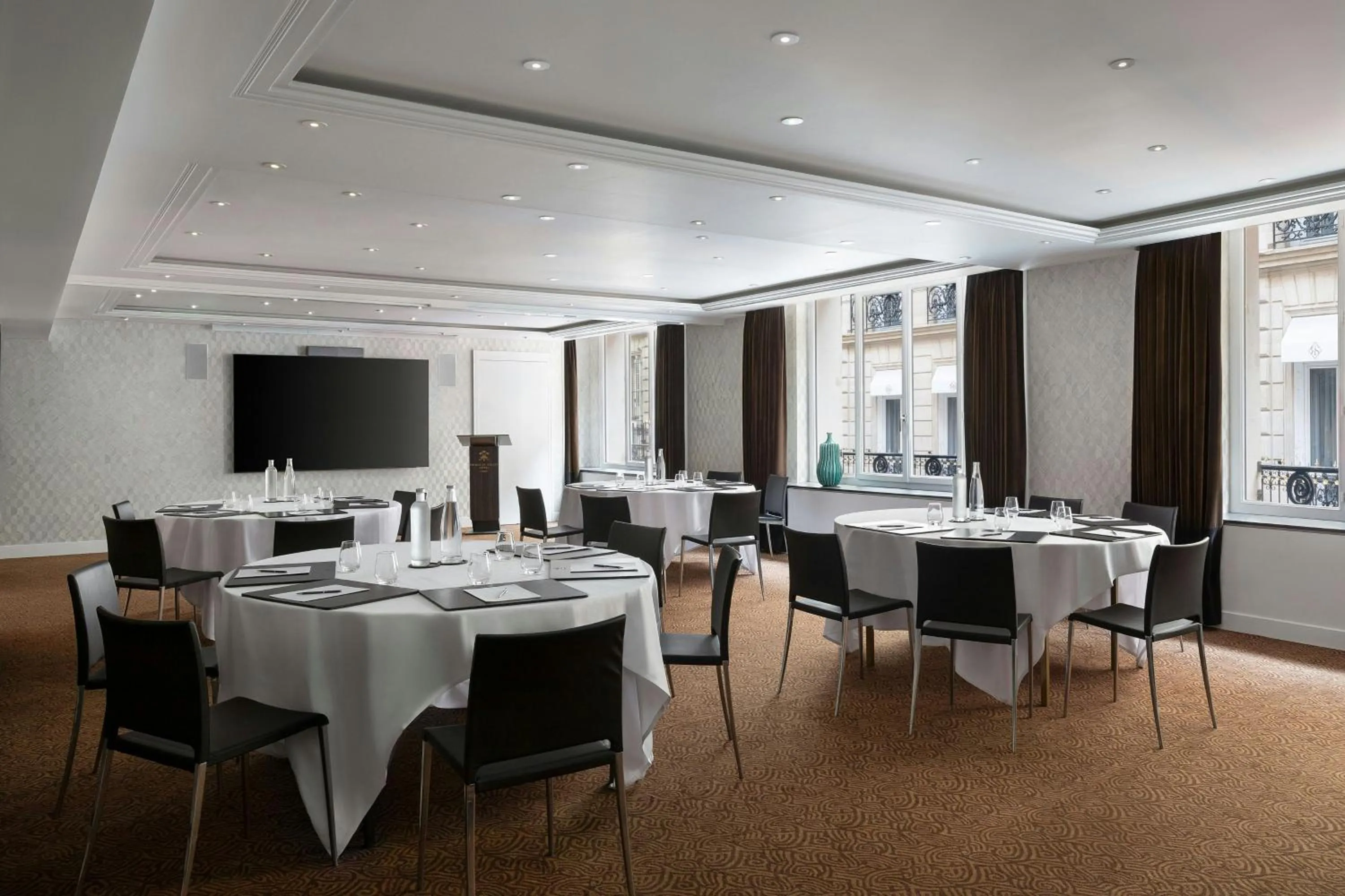 Lounge or bar in Prince de Galles, a Luxury Collection hotel, Paris