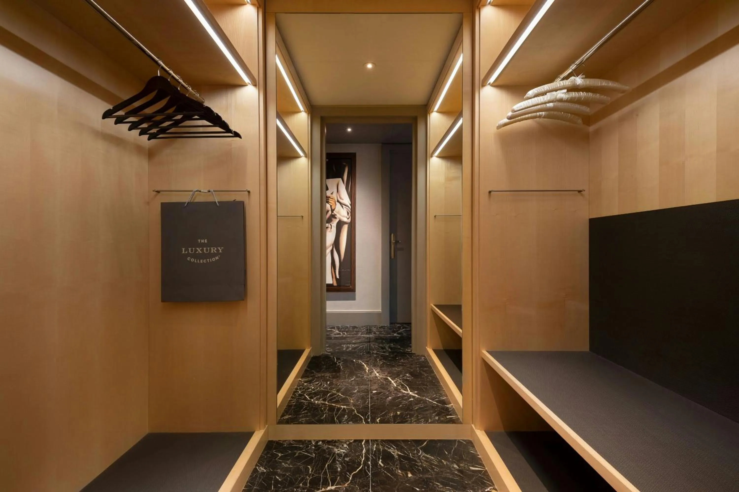 Photo of the whole room in Prince de Galles, a Luxury Collection hotel, Paris