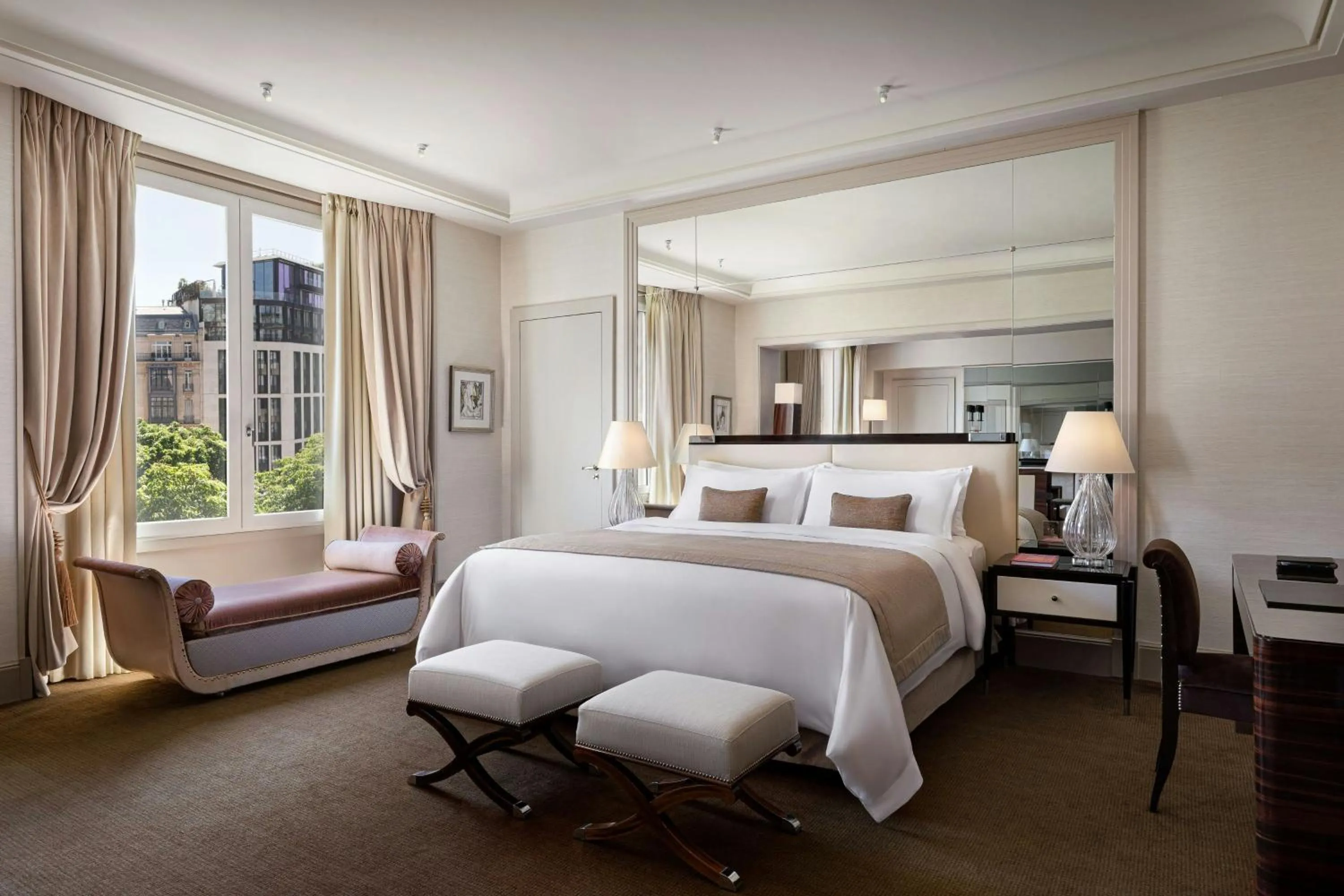 Bedroom, Bed in Prince de Galles, a Luxury Collection hotel, Paris