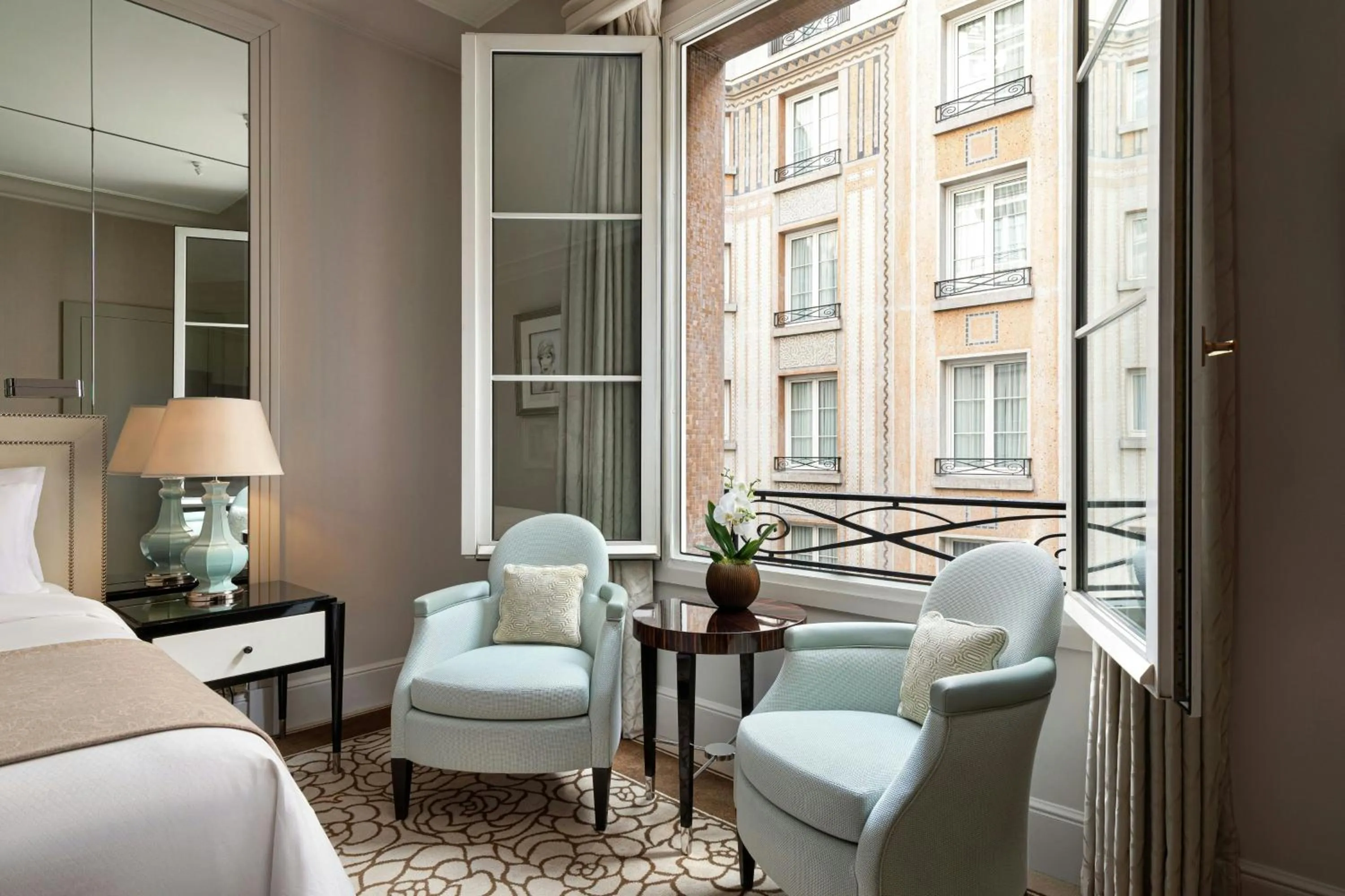 Photo of the whole room in Prince de Galles, a Luxury Collection hotel, Paris