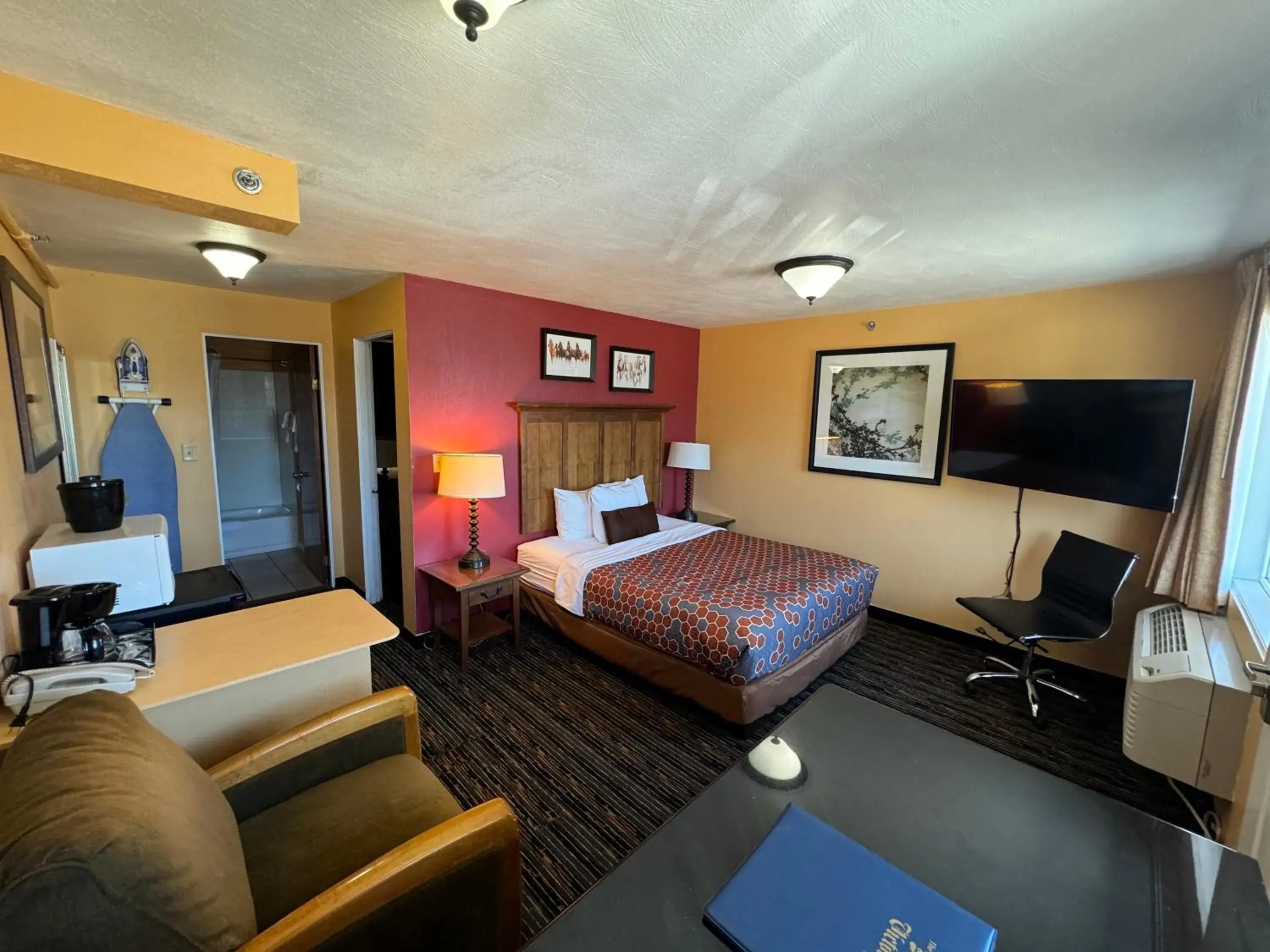 Bed in The Royal Victorian Motel Bed in The Royal Victorian Motel