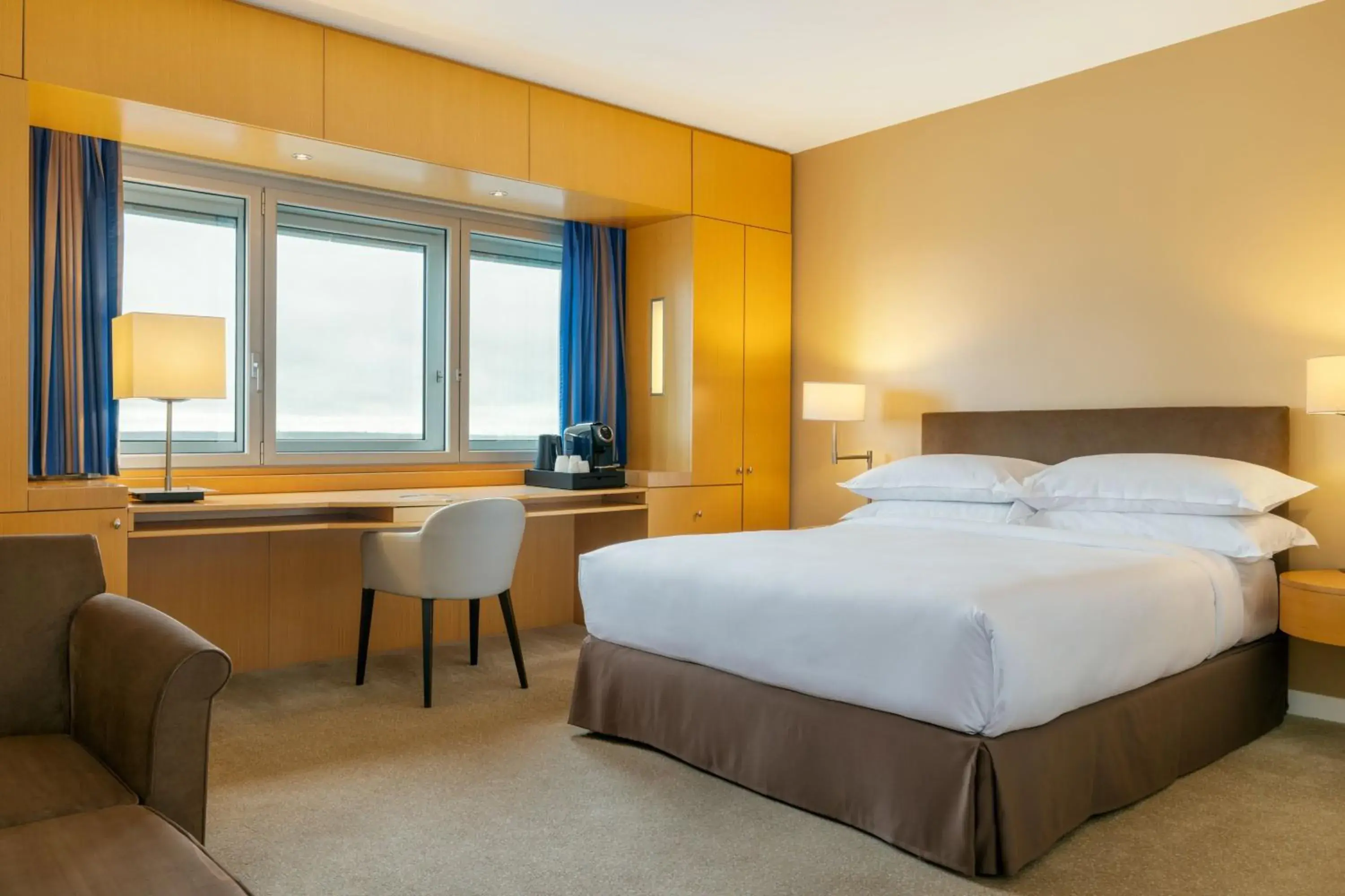 Club Double Room with Executive Lounge Access in Sheraton Paris Charles de Gaulle Airport Hotel Club Double Room with Executive Lounge Access in Sheraton Paris Charles de Gaulle Airport Hotel