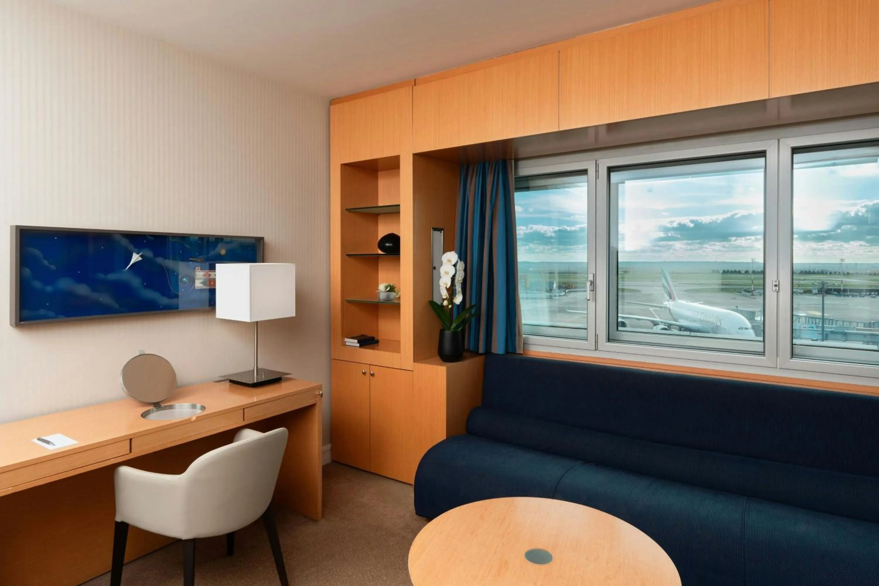 Living room in Sheraton Paris Charles de Gaulle Airport Hotel