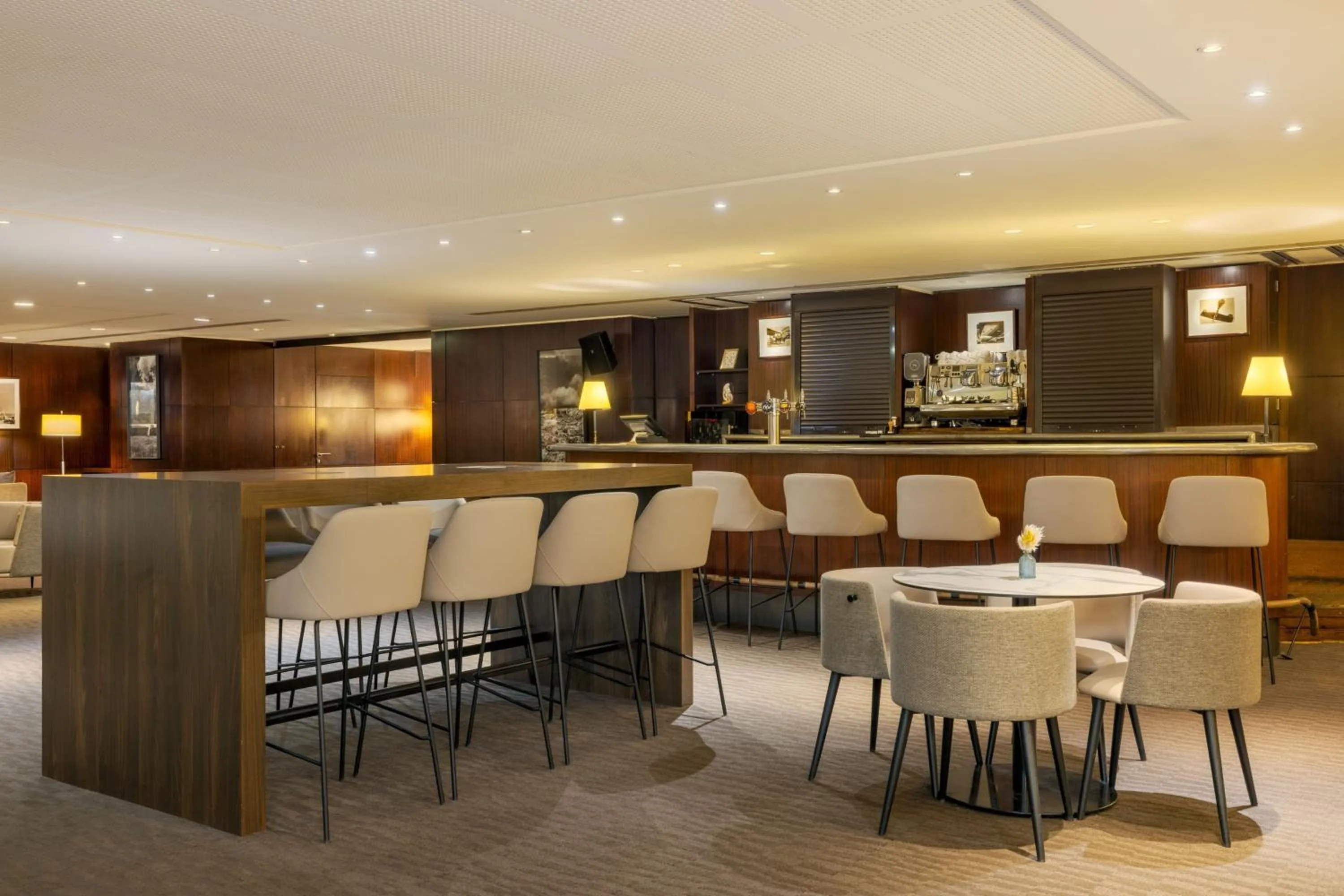 Lounge or bar in Sheraton Paris Charles de Gaulle Airport Hotel