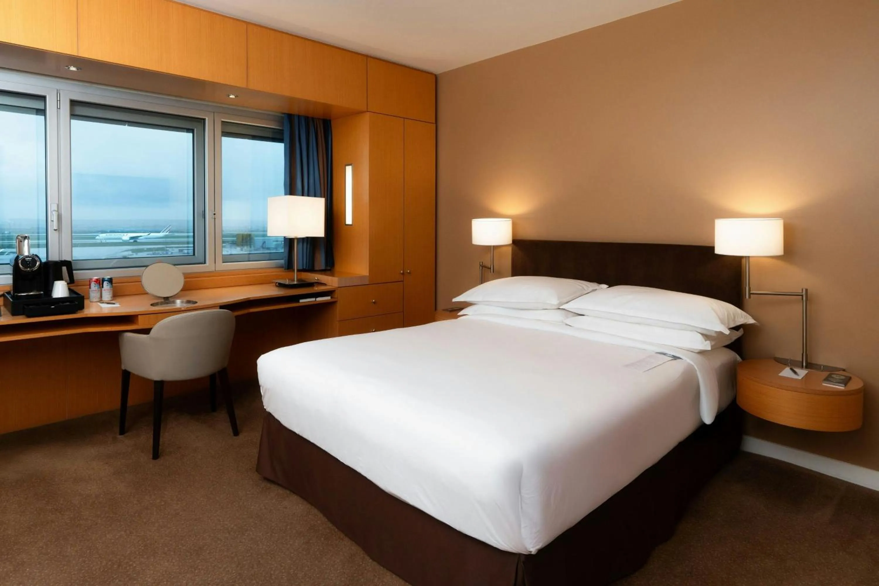 Photo of the whole room, Bed in Sheraton Paris Charles de Gaulle Airport Hotel