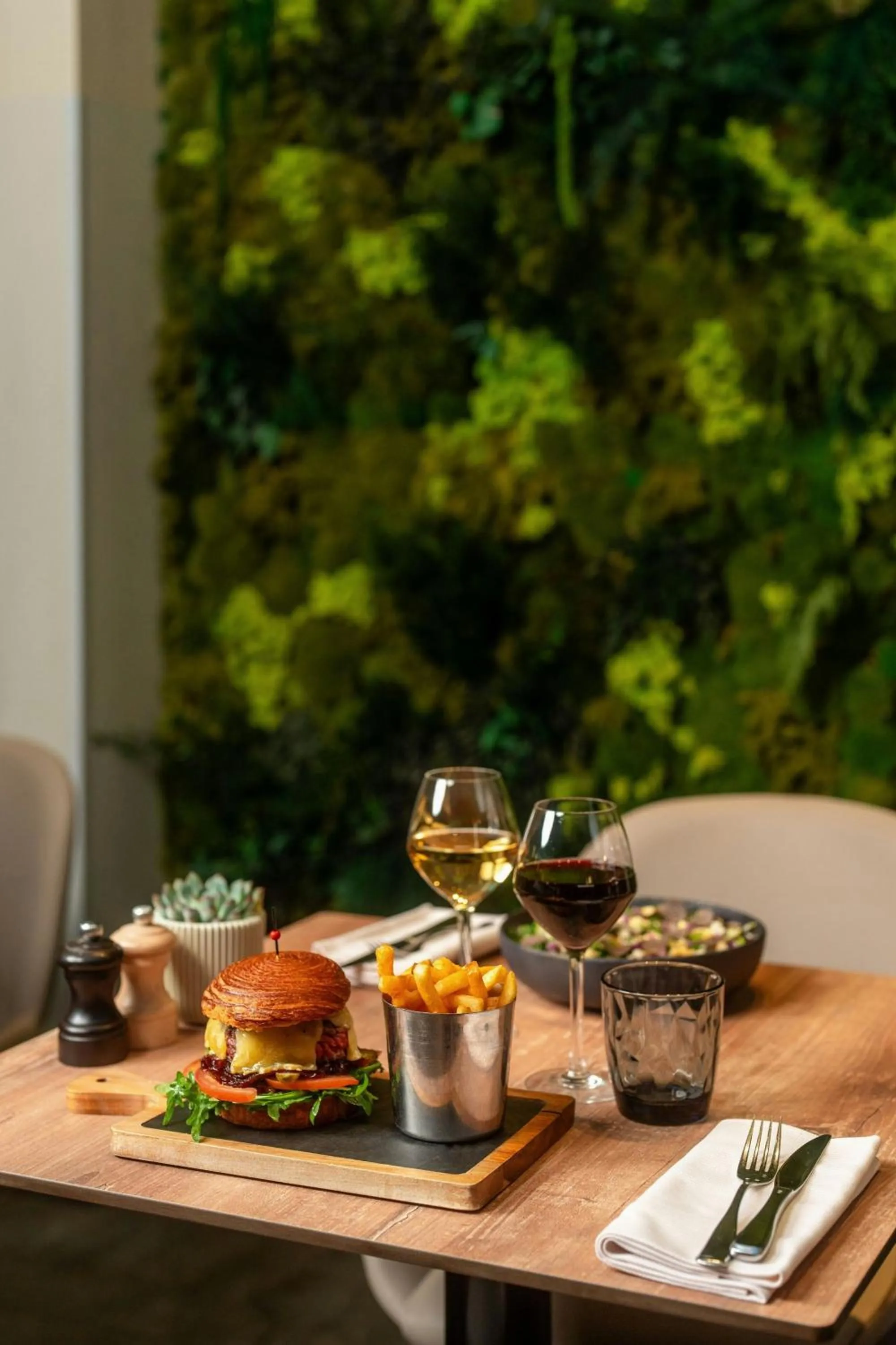 Restaurant/places to eat in Sheraton Paris Charles de Gaulle Airport Hotel