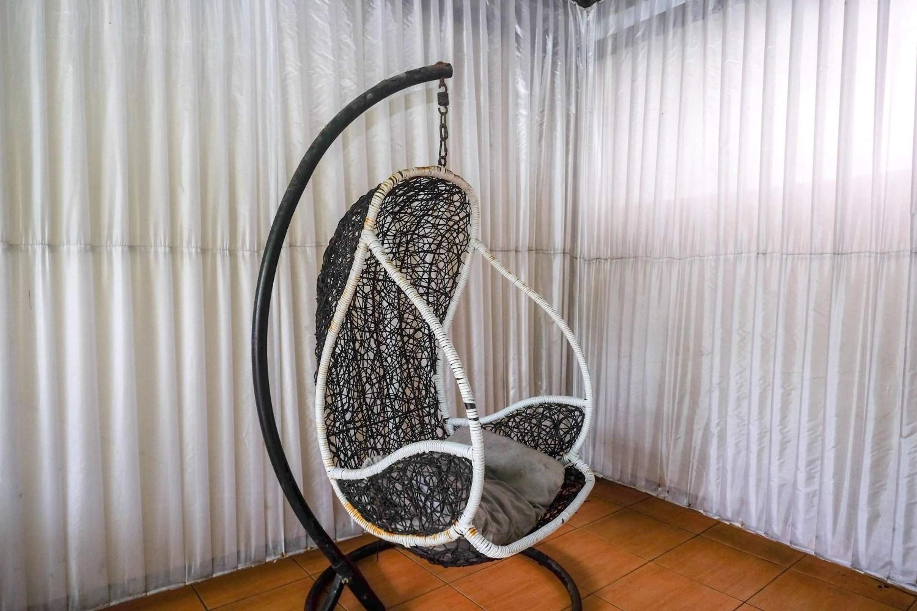 Seating area in RedDoorz at Paris Ocean