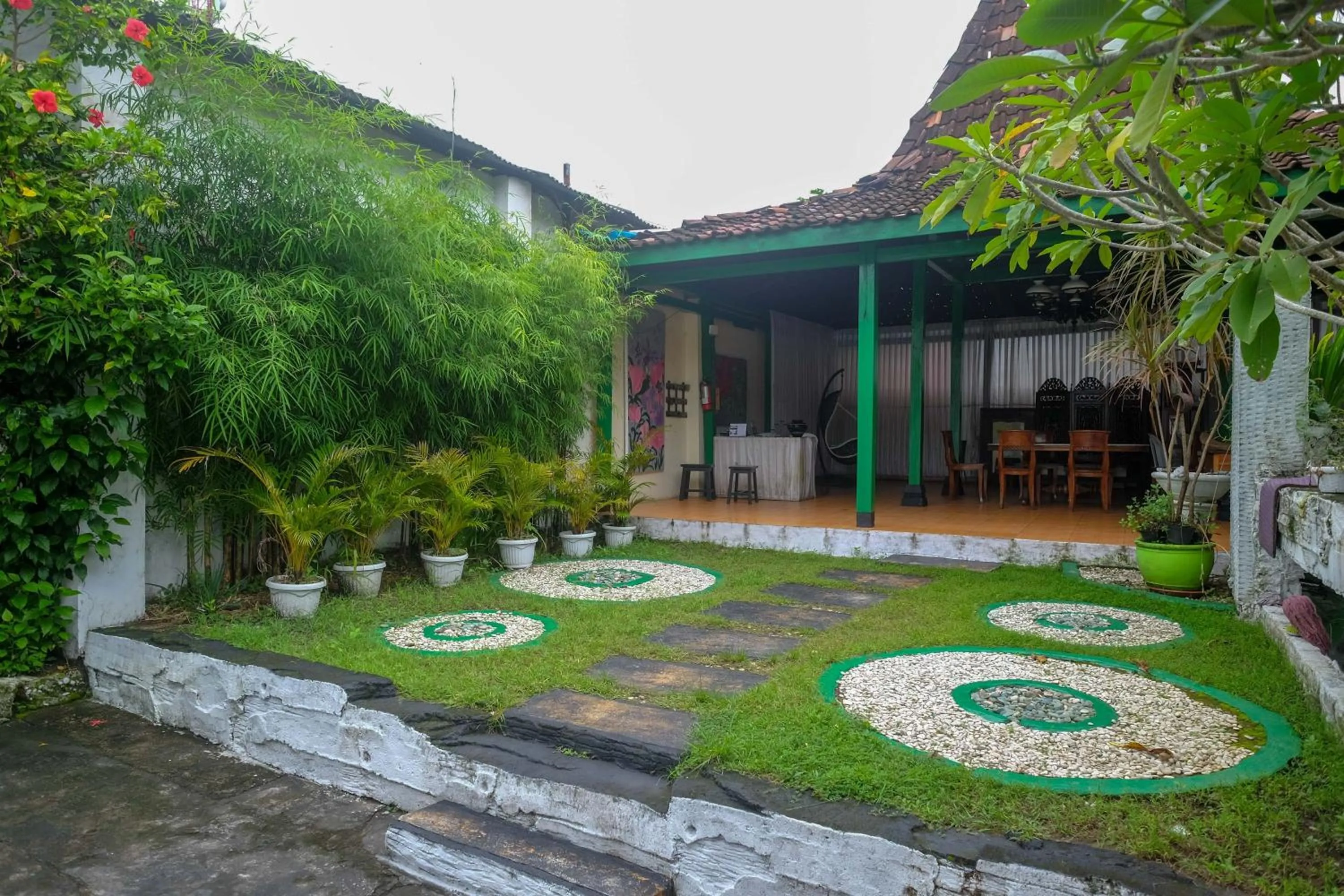 Property building in RedDoorz at Paris Ocean