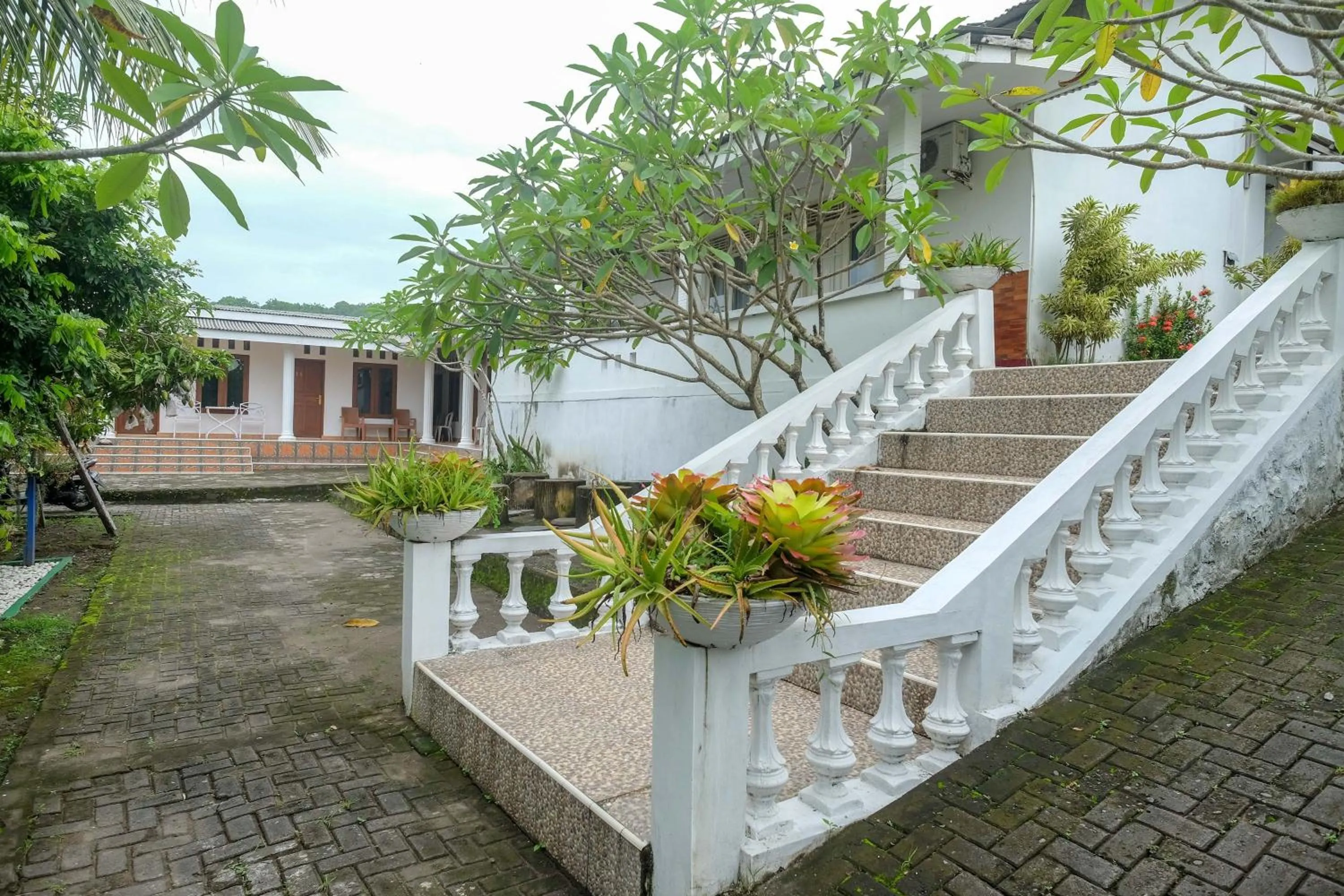 Property building in RedDoorz at Paris Ocean