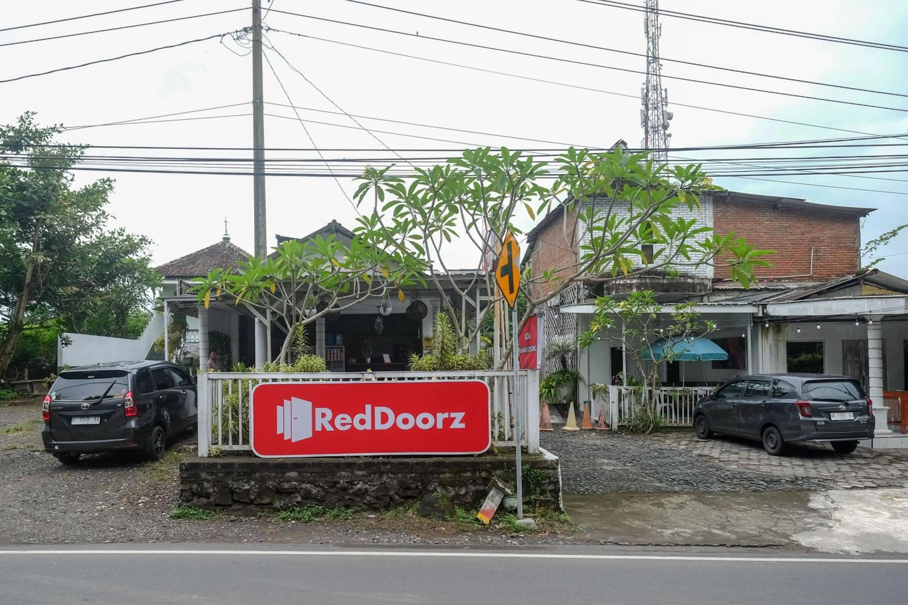 Property building in RedDoorz at Paris Ocean