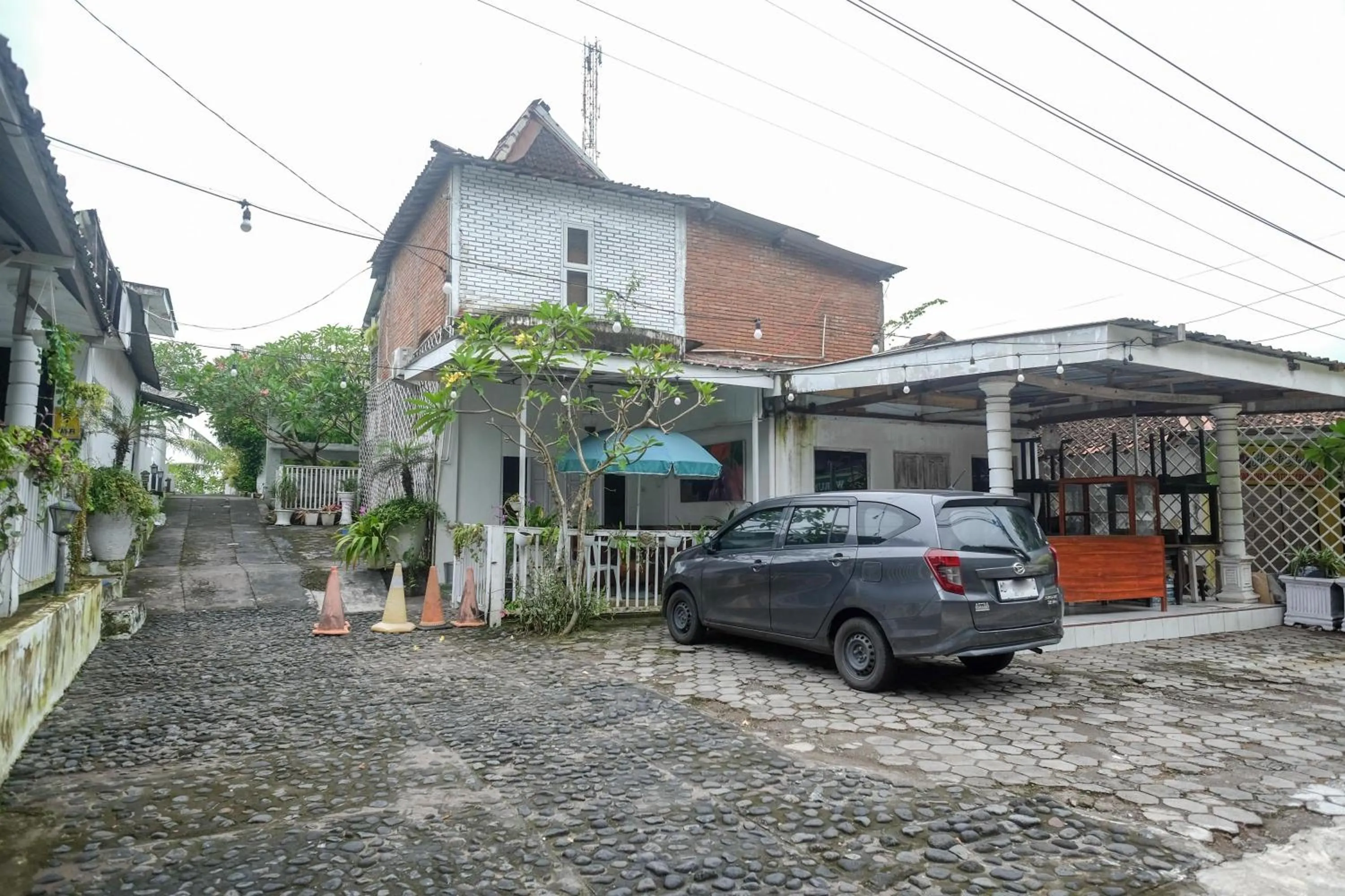 Property building in RedDoorz at Paris Ocean