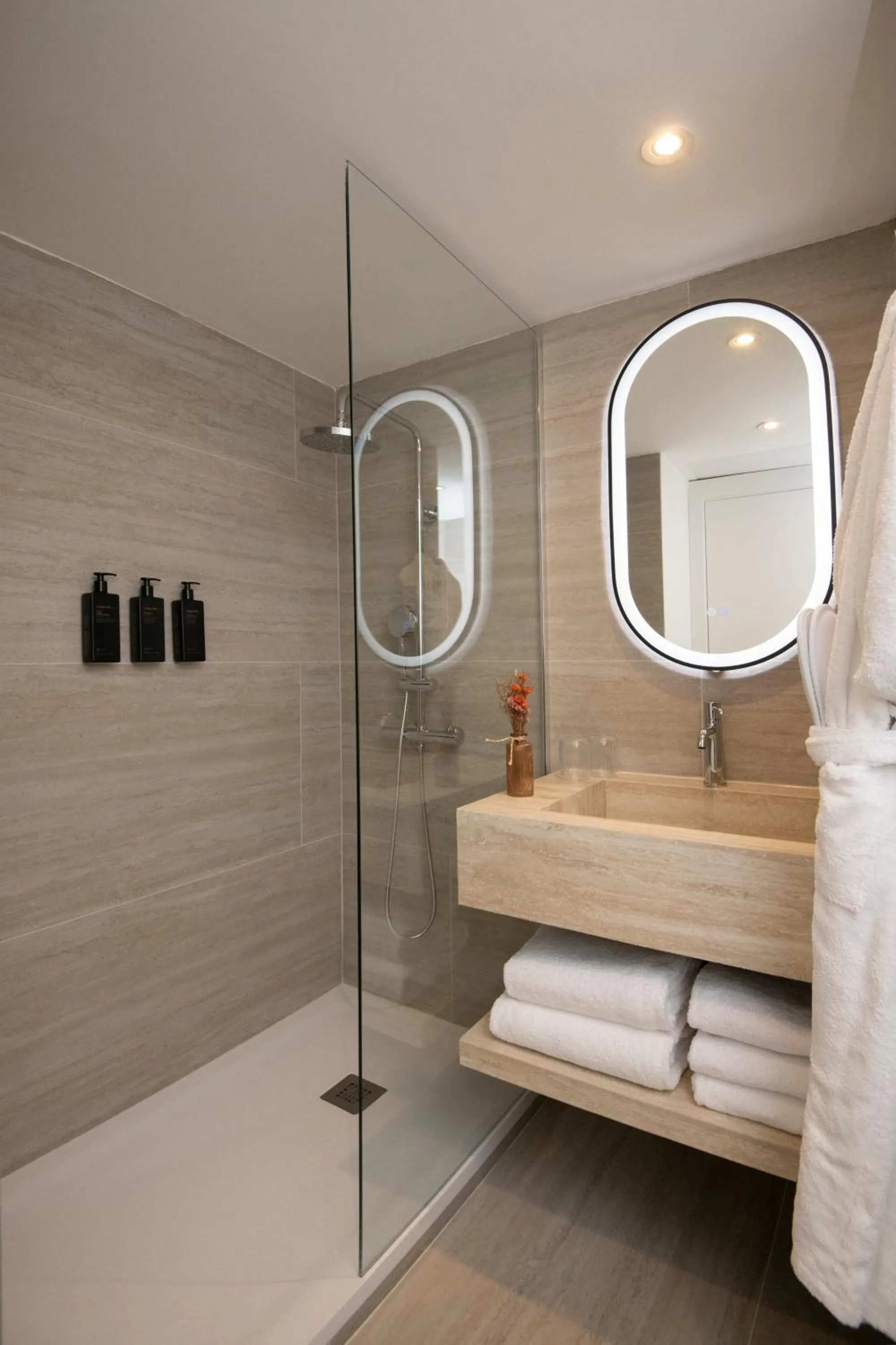 Bathroom in Hotel Amarante Cannes