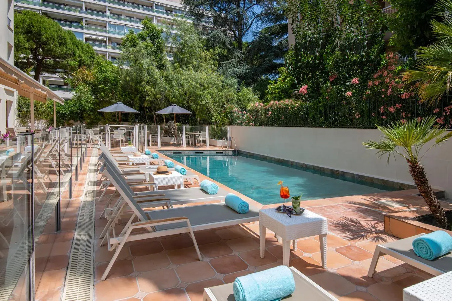Swimming pool in Hotel Amarante Cannes Swimming pool in Hotel Amarante Cannes