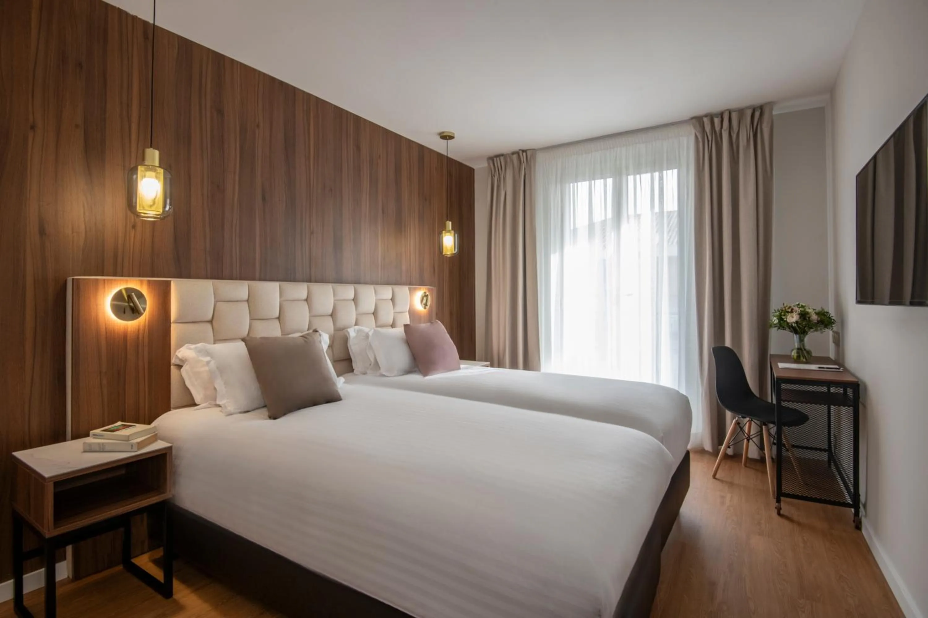 Photo of the whole room in Hotel Amarante Cannes