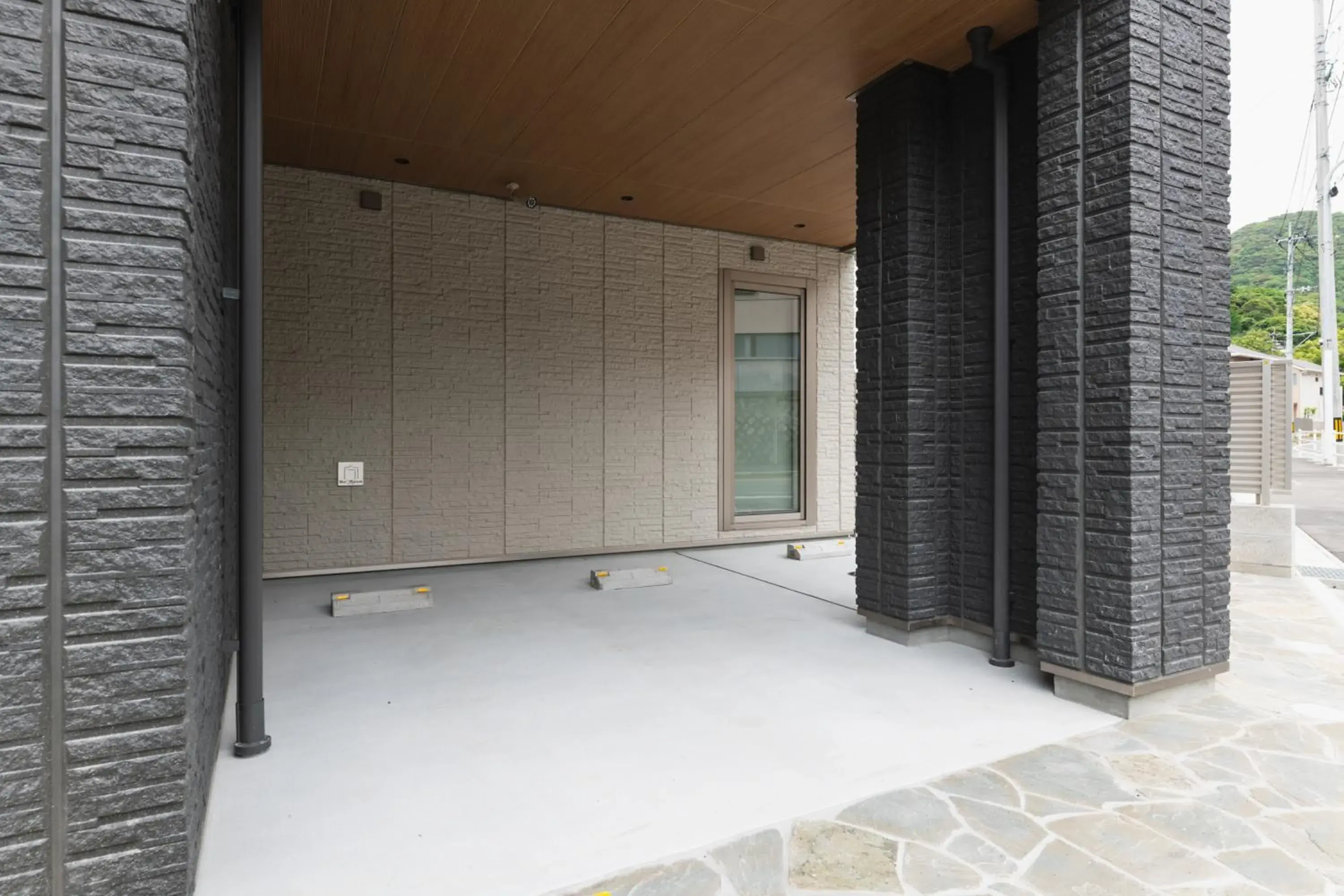 Facade/entrance in GRAND BASE Mojiko Facade/entrance in GRAND BASE Mojiko