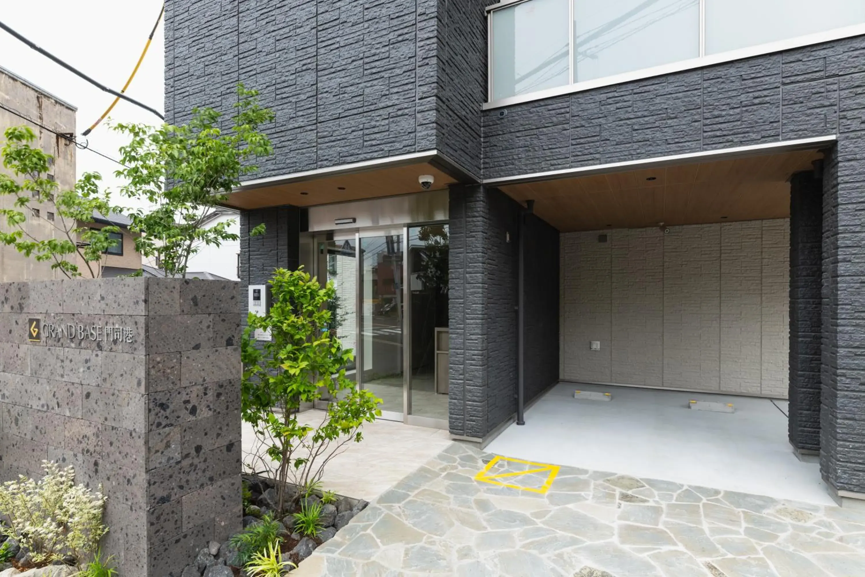 Facade/entrance in GRAND BASE Mojiko Facade/entrance in GRAND BASE Mojiko