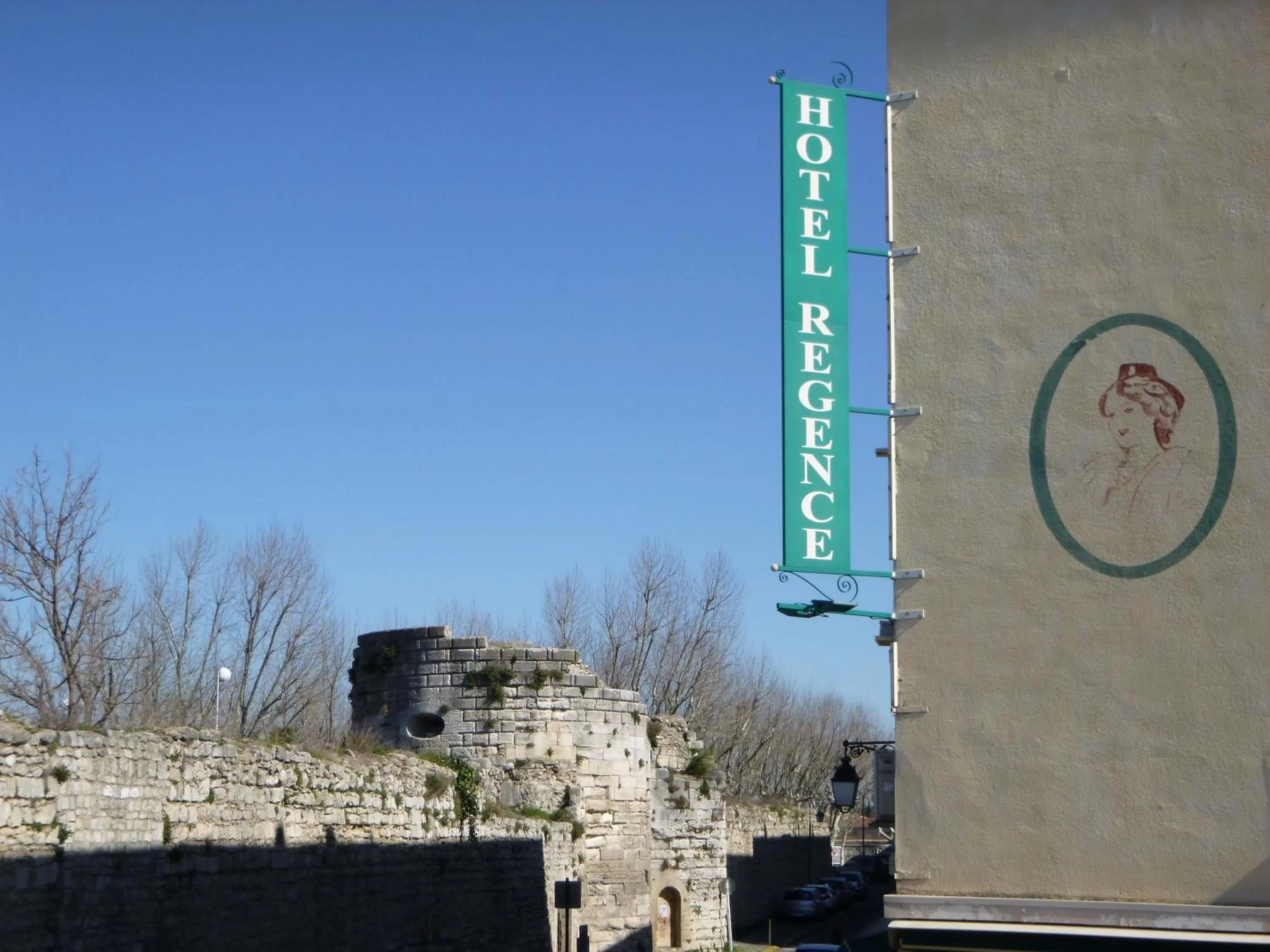 Facade/entrance in Le Régence