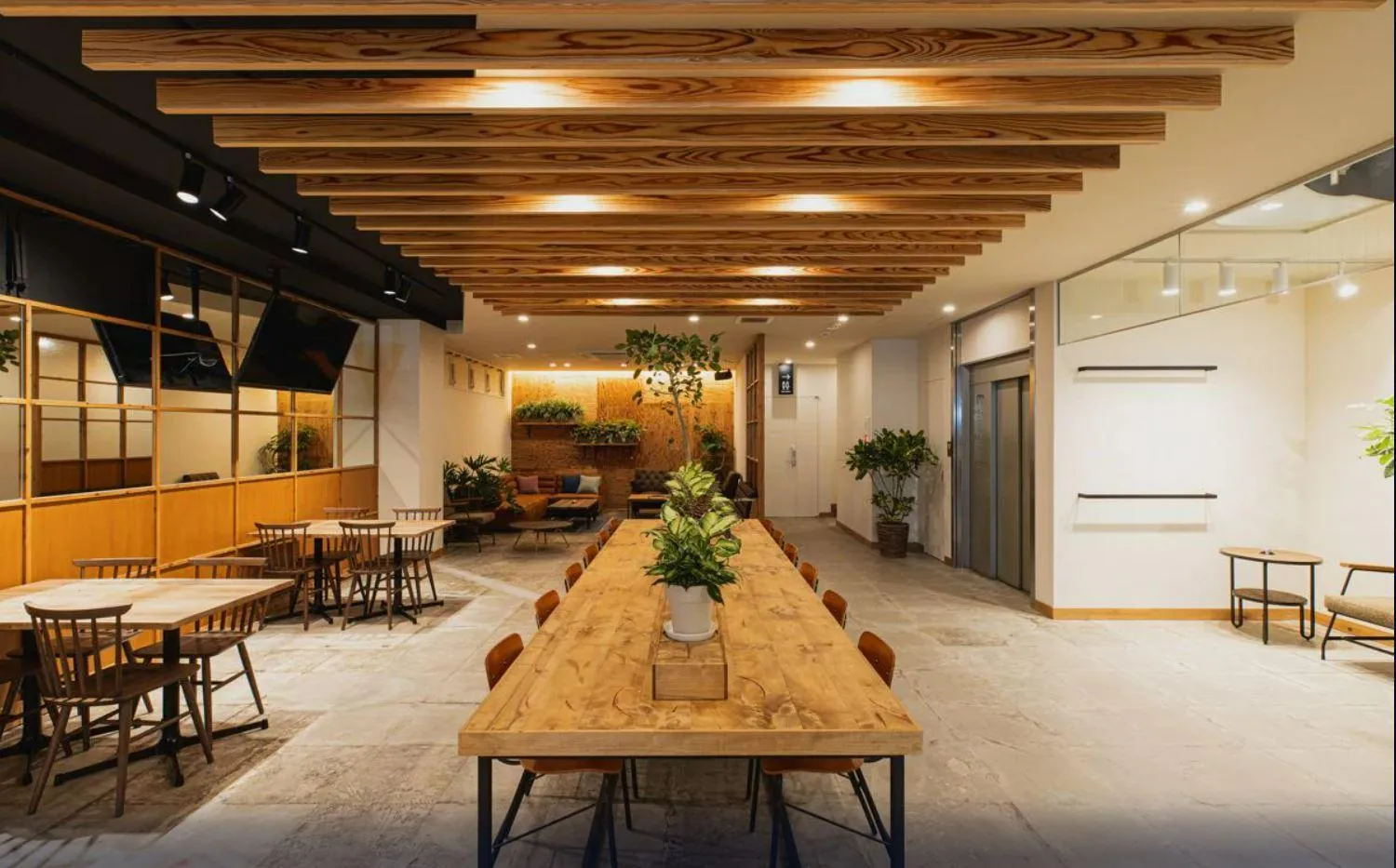 Lounge or bar in Mash Cafe & Bed NAGANO