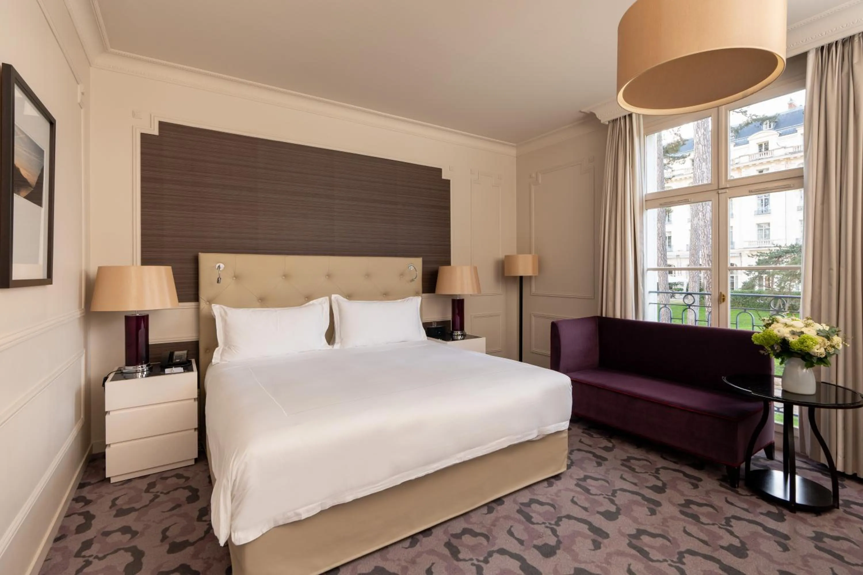 Bedroom, Bed in Waldorf Astoria Versailles - Trianon Palace