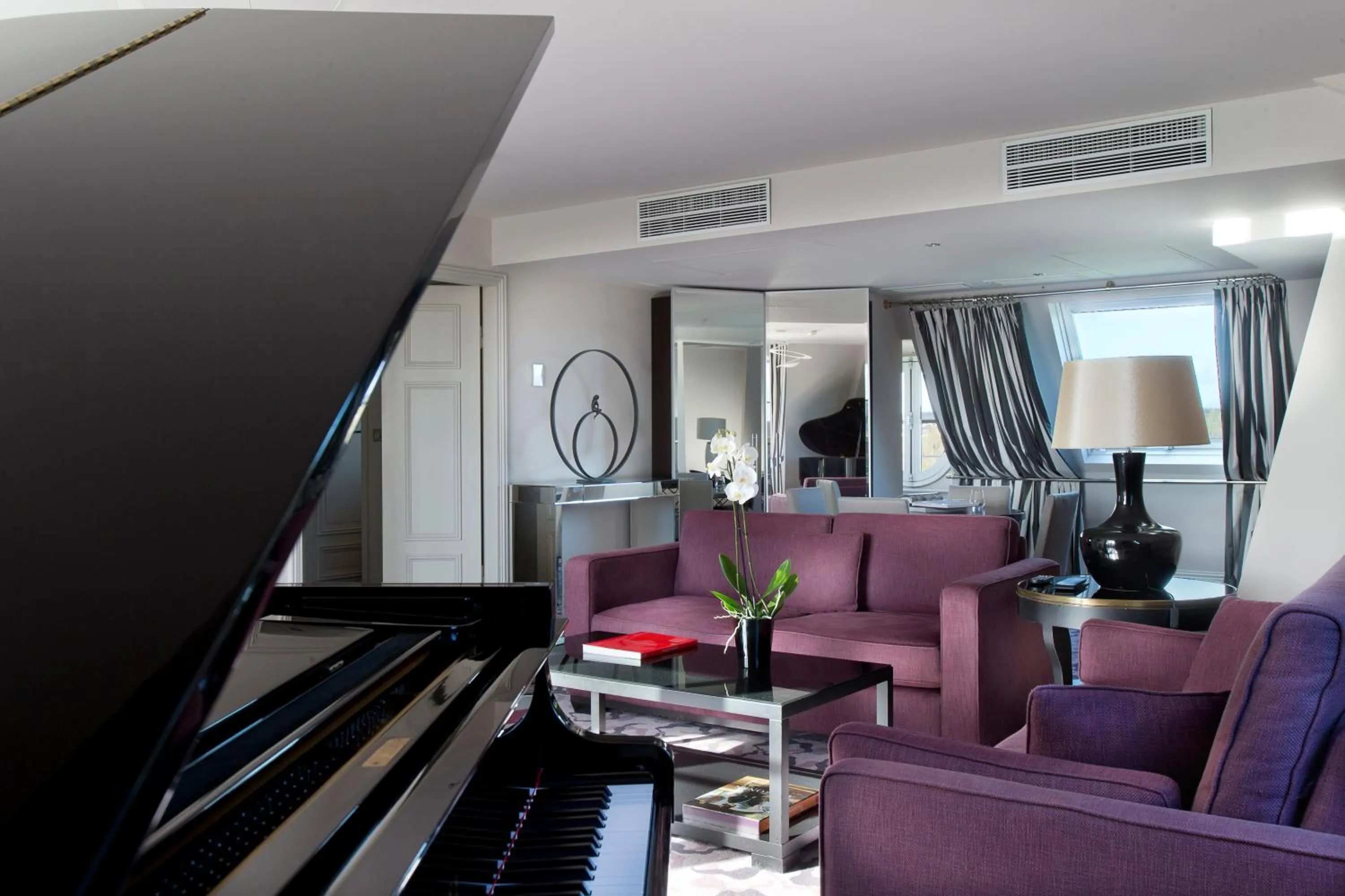 Living room in Waldorf Astoria Versailles - Trianon Palace