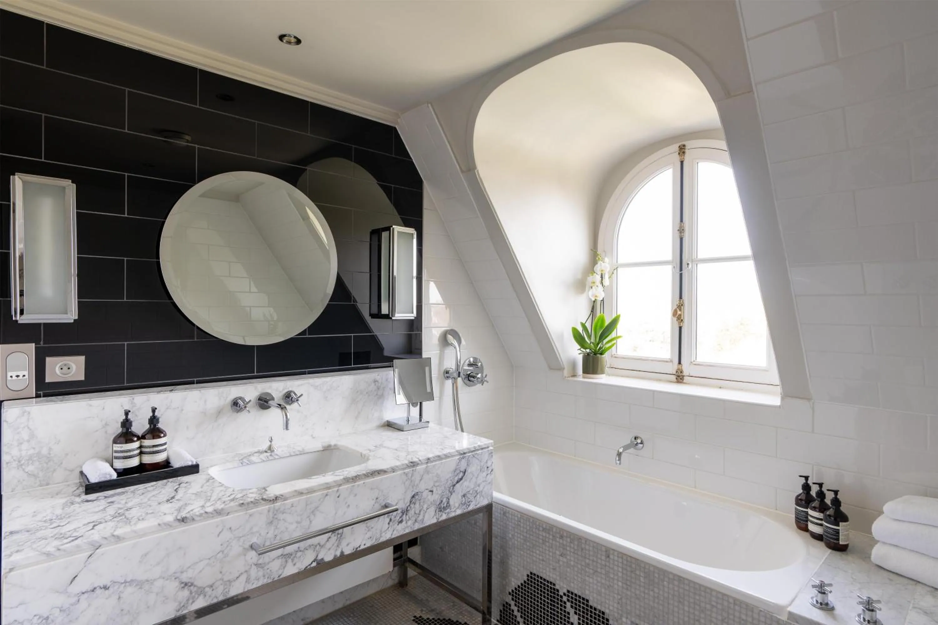 Bathroom in Waldorf Astoria Versailles - Trianon Palace