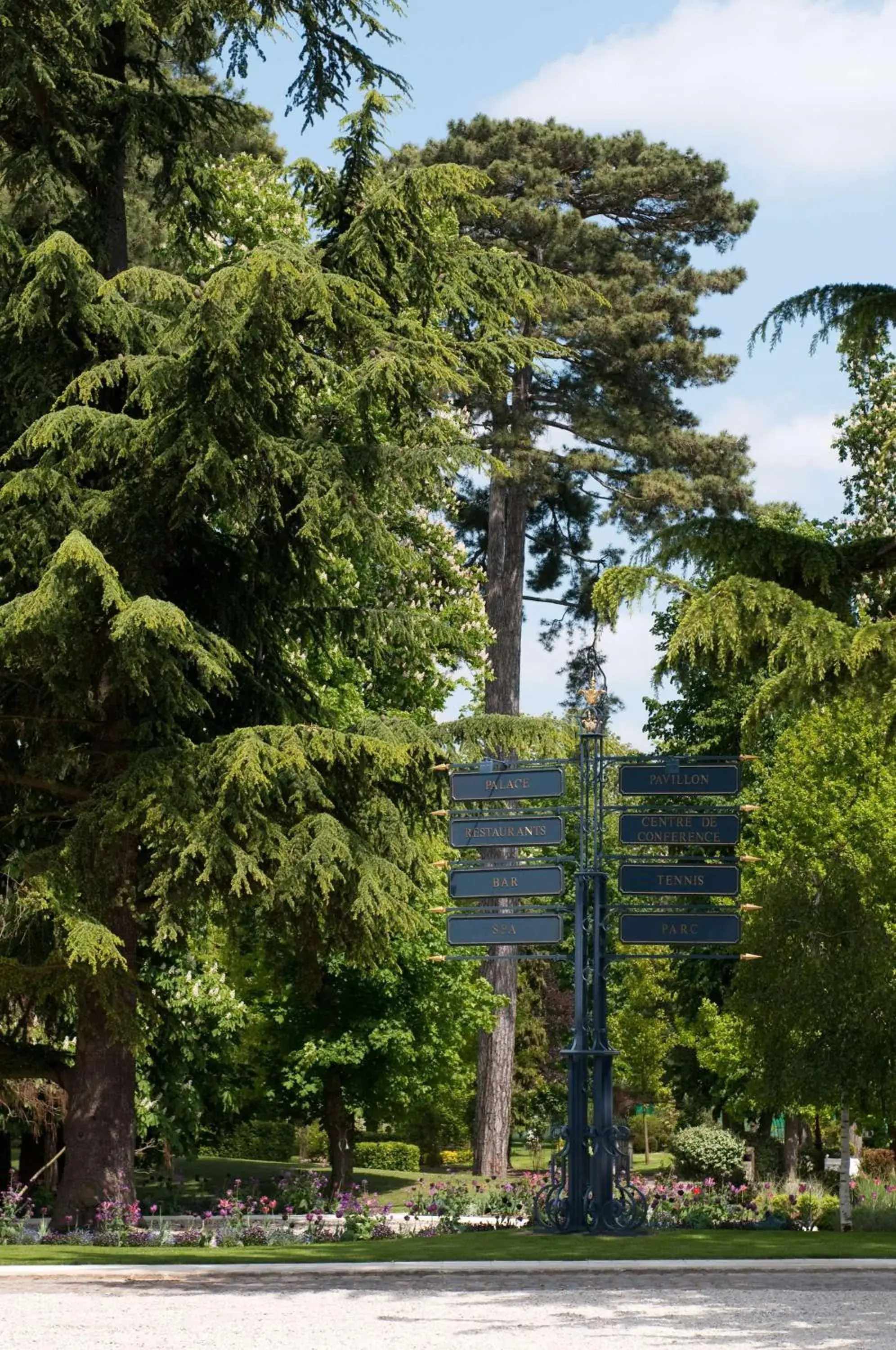 Property building in Waldorf Astoria Versailles - Trianon Palace Property building in Waldorf Astoria Versailles - Trianon Palace