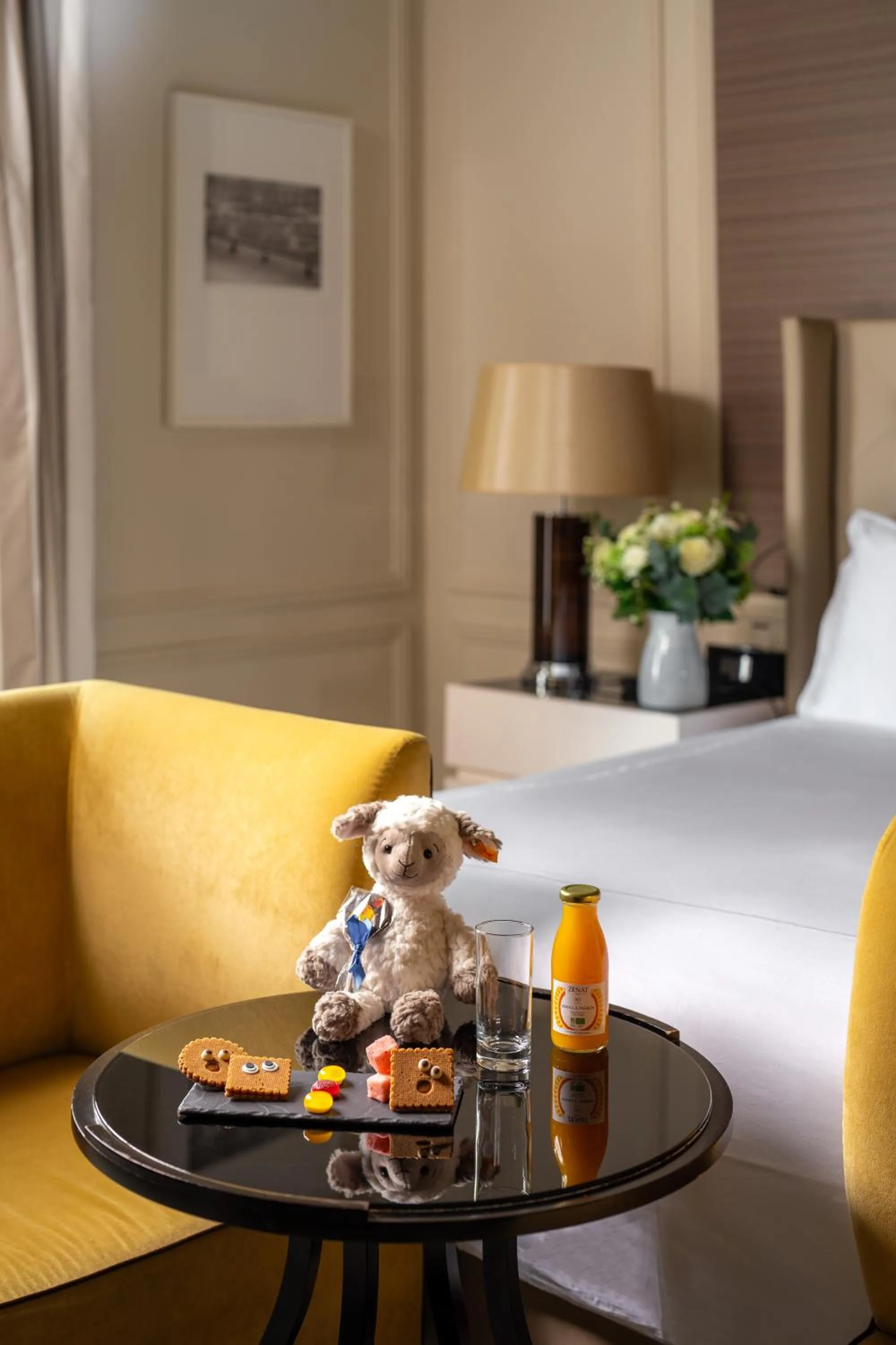 Family, Bed in Waldorf Astoria Versailles - Trianon Palace