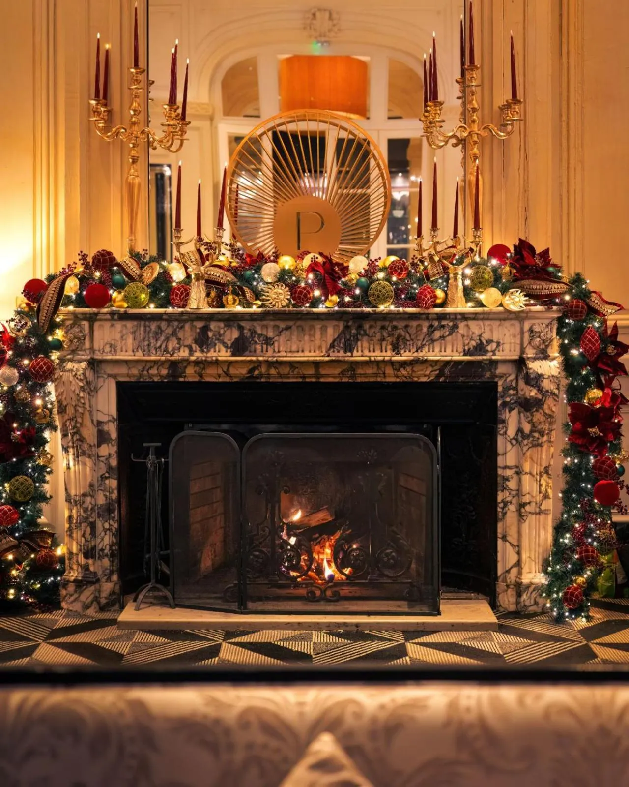 Lounge or bar in Waldorf Astoria Versailles - Trianon Palace