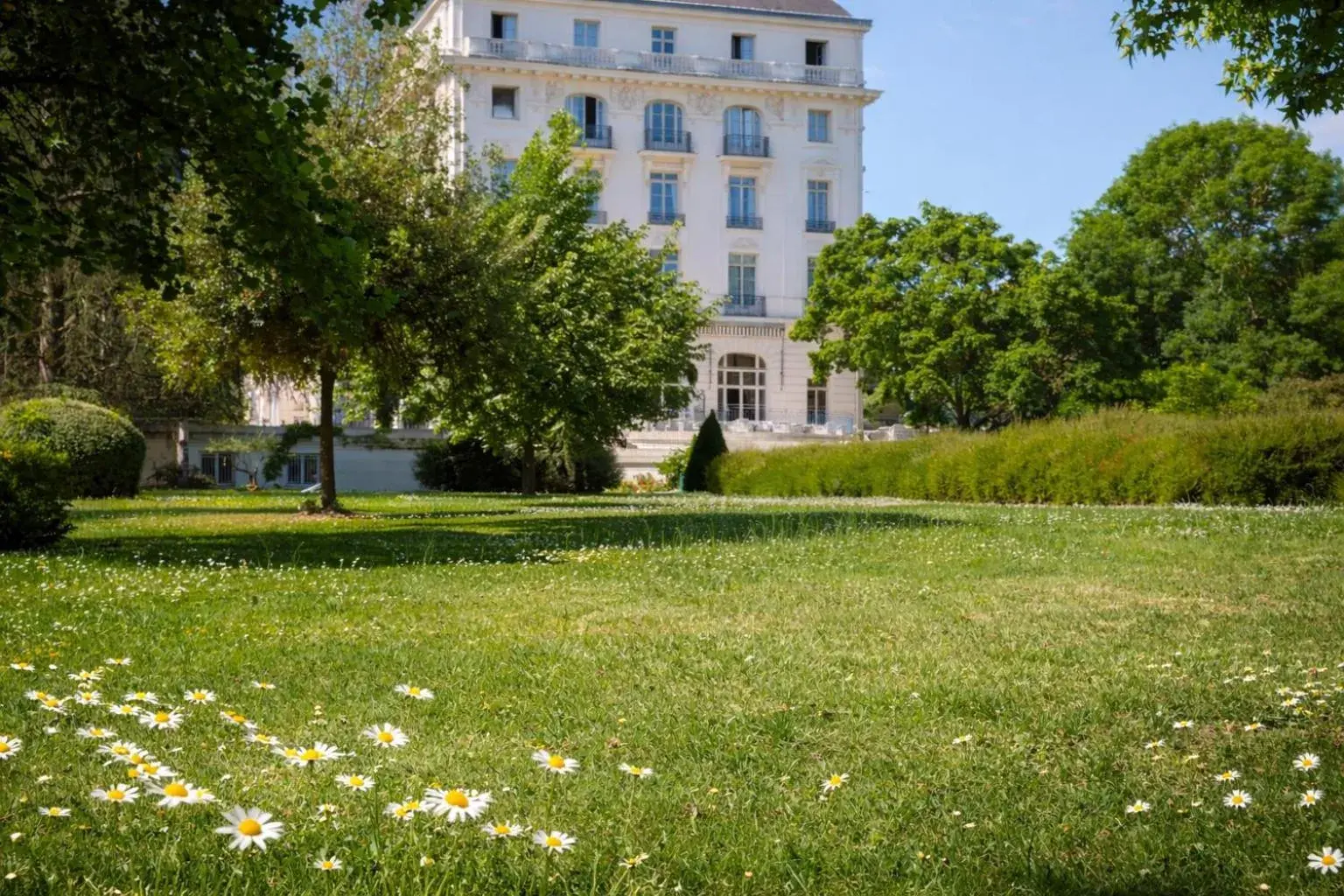 Property building in Waldorf Astoria Versailles - Trianon Palace Property building in Waldorf Astoria Versailles - Trianon Palace