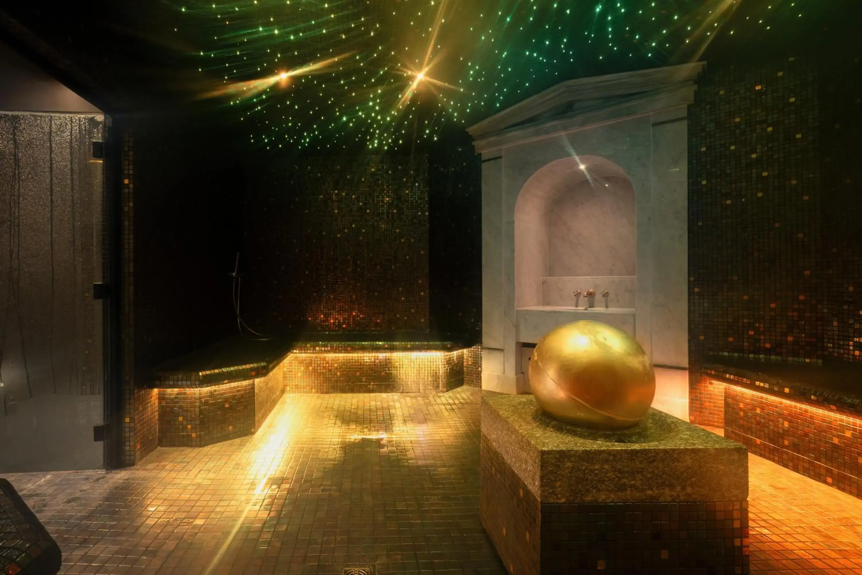 Steam room, Bed in Waldorf Astoria Versailles - Trianon Palace Steam room, Bed in Waldorf Astoria Versailles - Trianon Palace