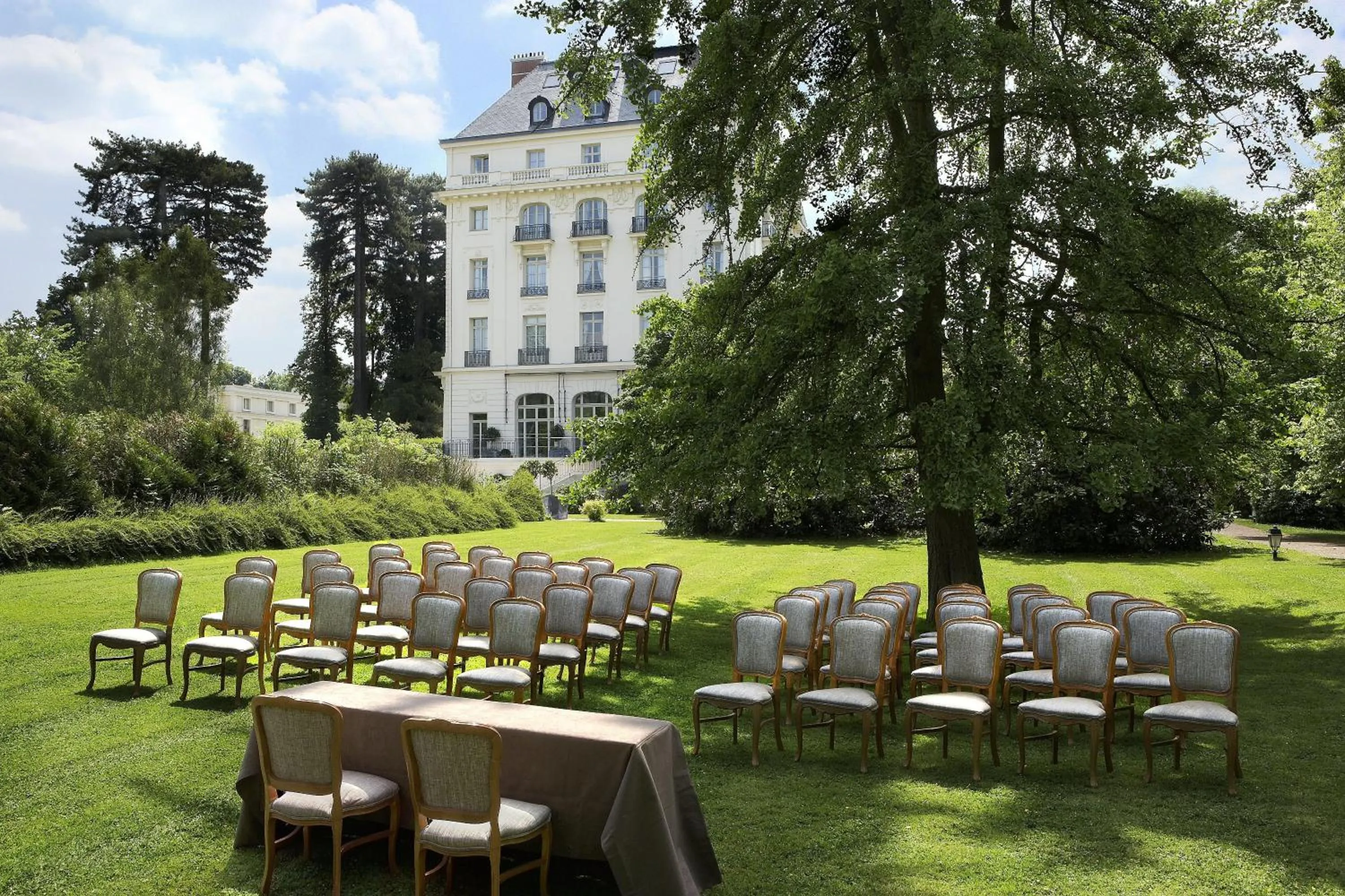 Meeting/conference room in Waldorf Astoria Versailles - Trianon Palace