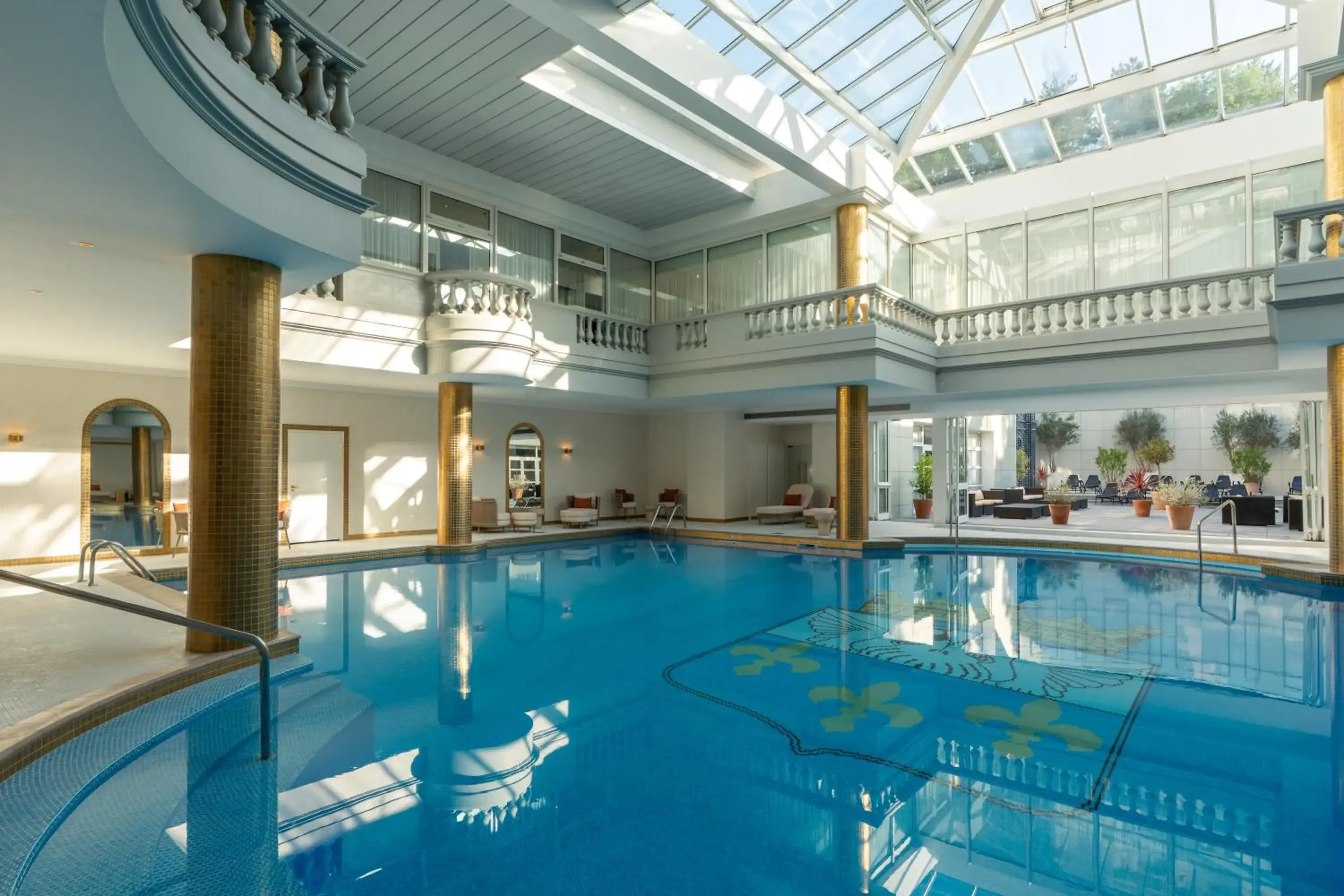 Pool view in Waldorf Astoria Versailles - Trianon Palace Pool view in Waldorf Astoria Versailles - Trianon Palace