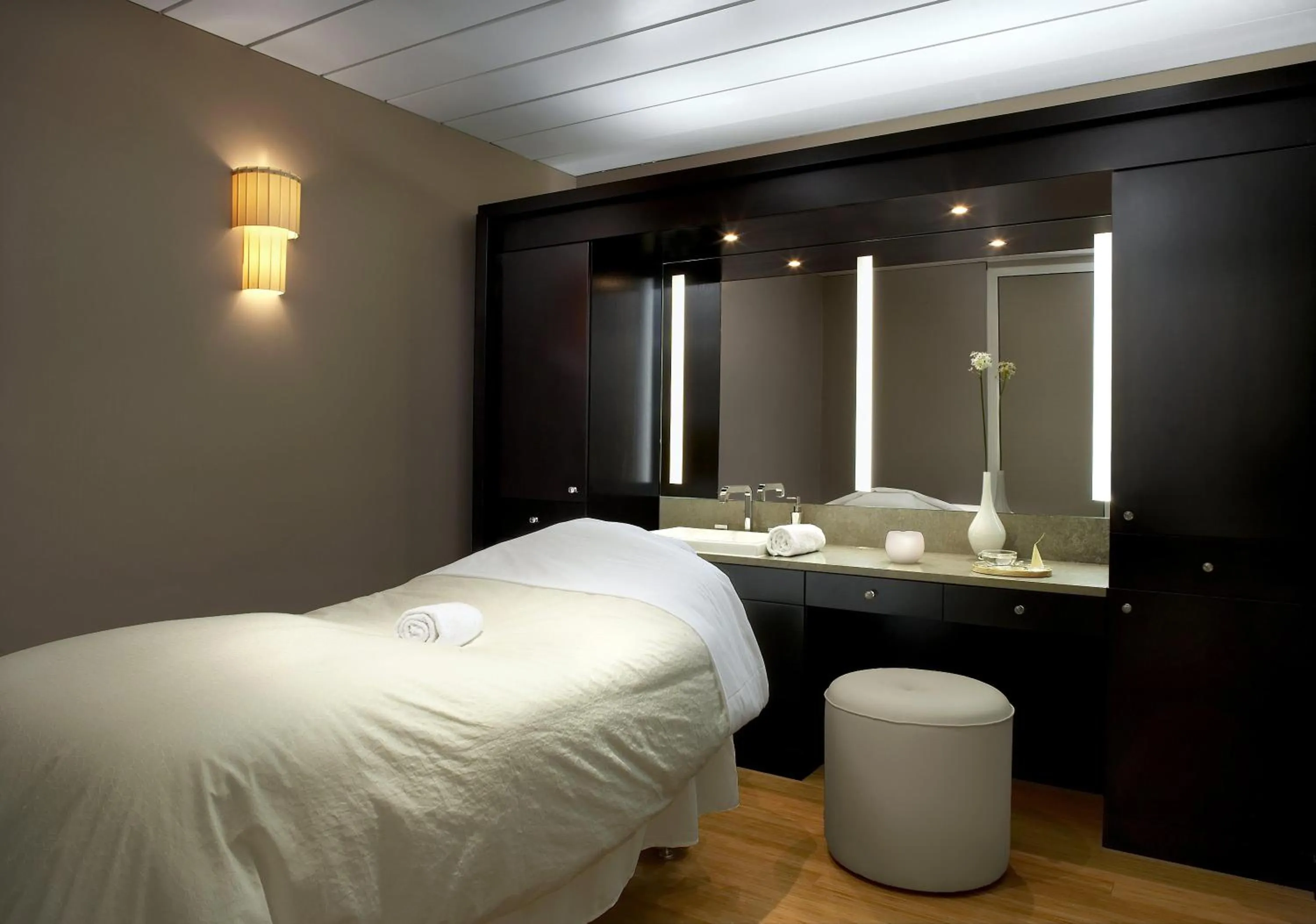 Spa and wellness centre/facilities, Bed in Waldorf Astoria Versailles - Trianon Palace
