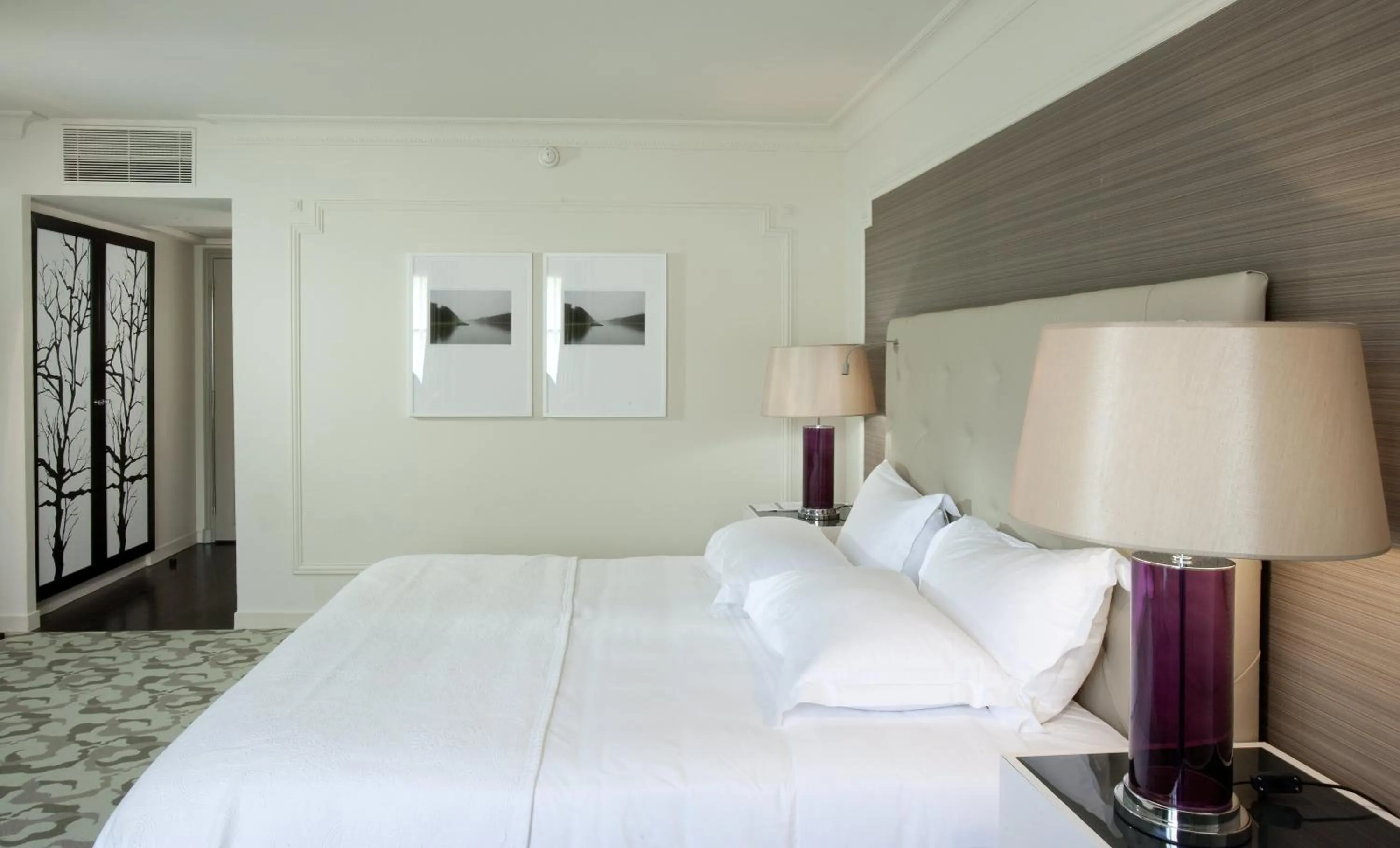 Bedroom, Bed in Waldorf Astoria Versailles - Trianon Palace