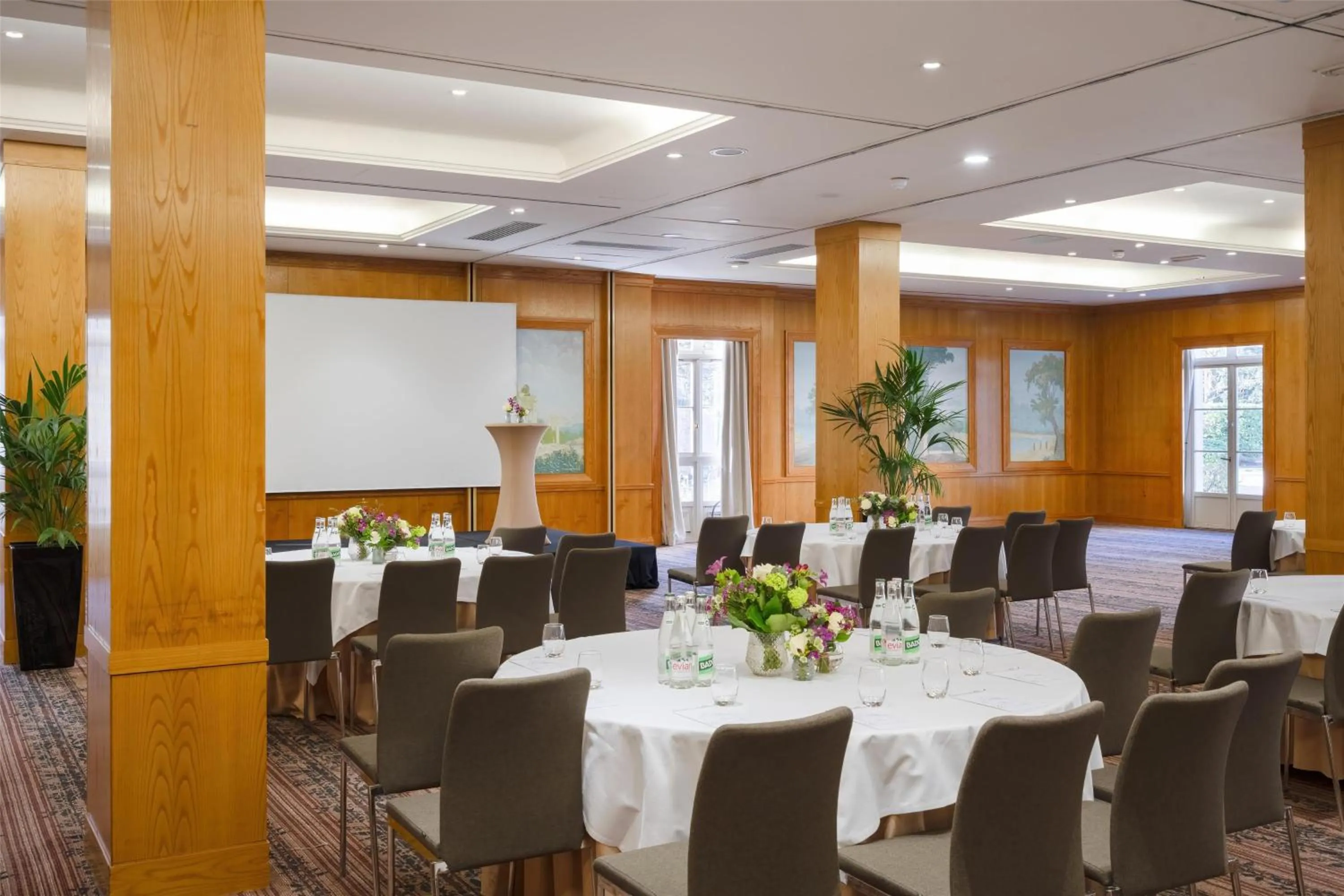 Meeting/conference room in Waldorf Astoria Versailles - Trianon Palace