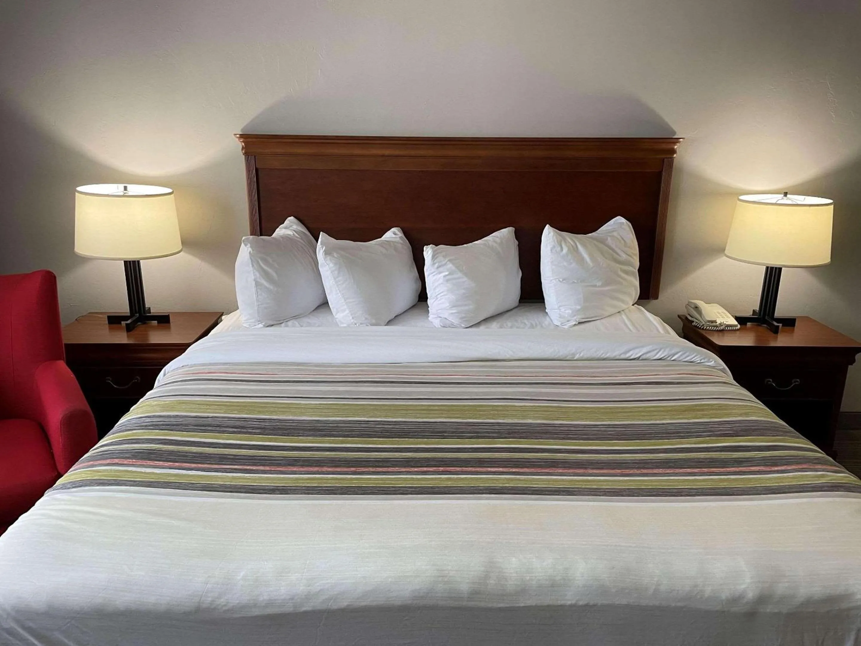 Bedroom, Bed in Country Inn & Suites by Radisson, Appleton North, WI