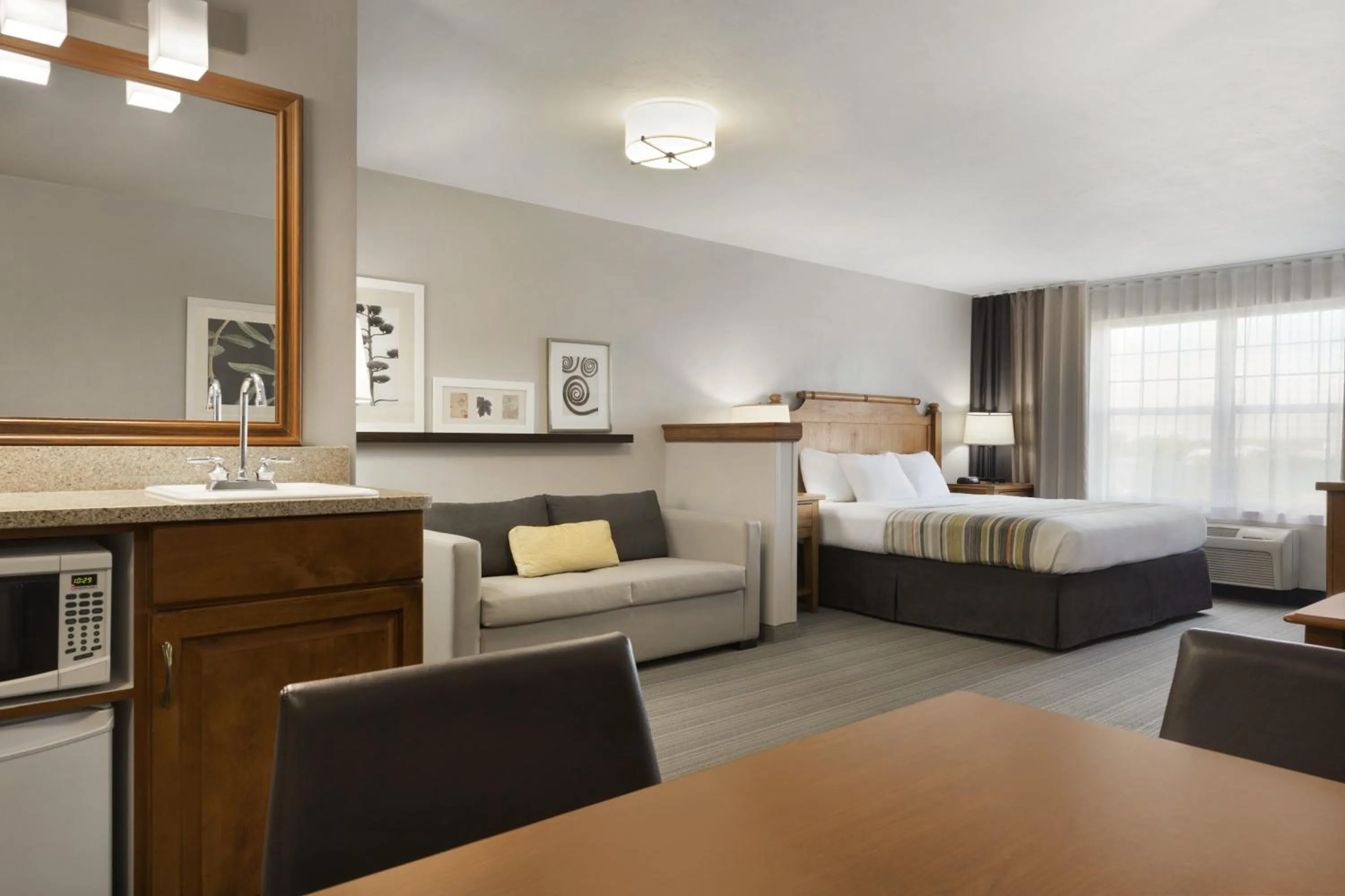 Photo of the whole room, Bed in Country Inn & Suites by Radisson, Appleton North, WI