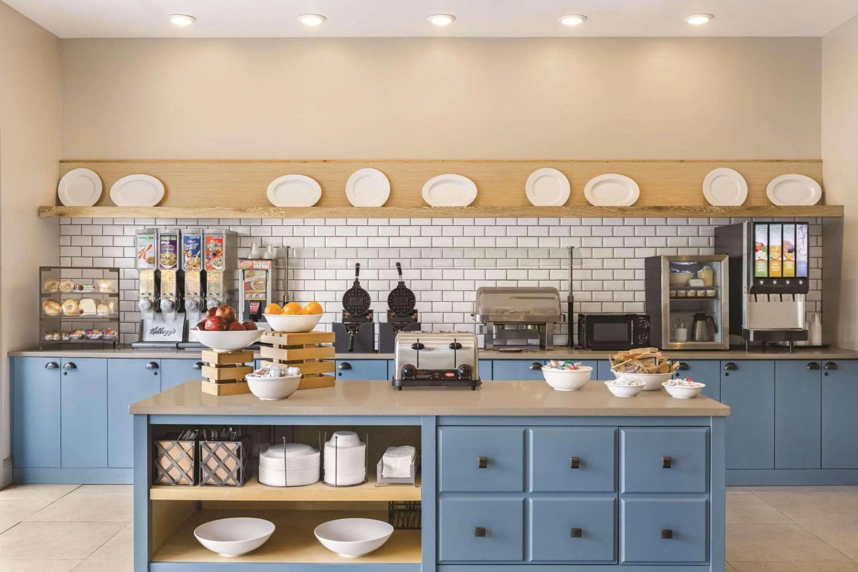 Coffee/tea facilities in Country Inn & Suites by Radisson, Conyers, GA