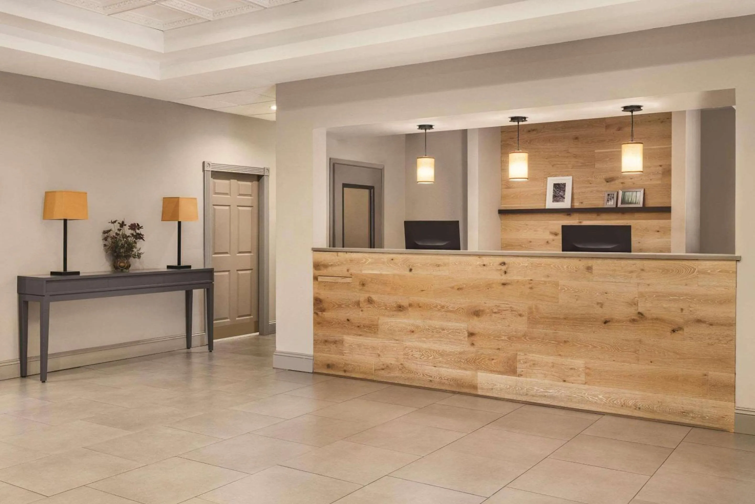 Lobby or reception in Country Inn & Suites by Radisson, Conyers, GA
