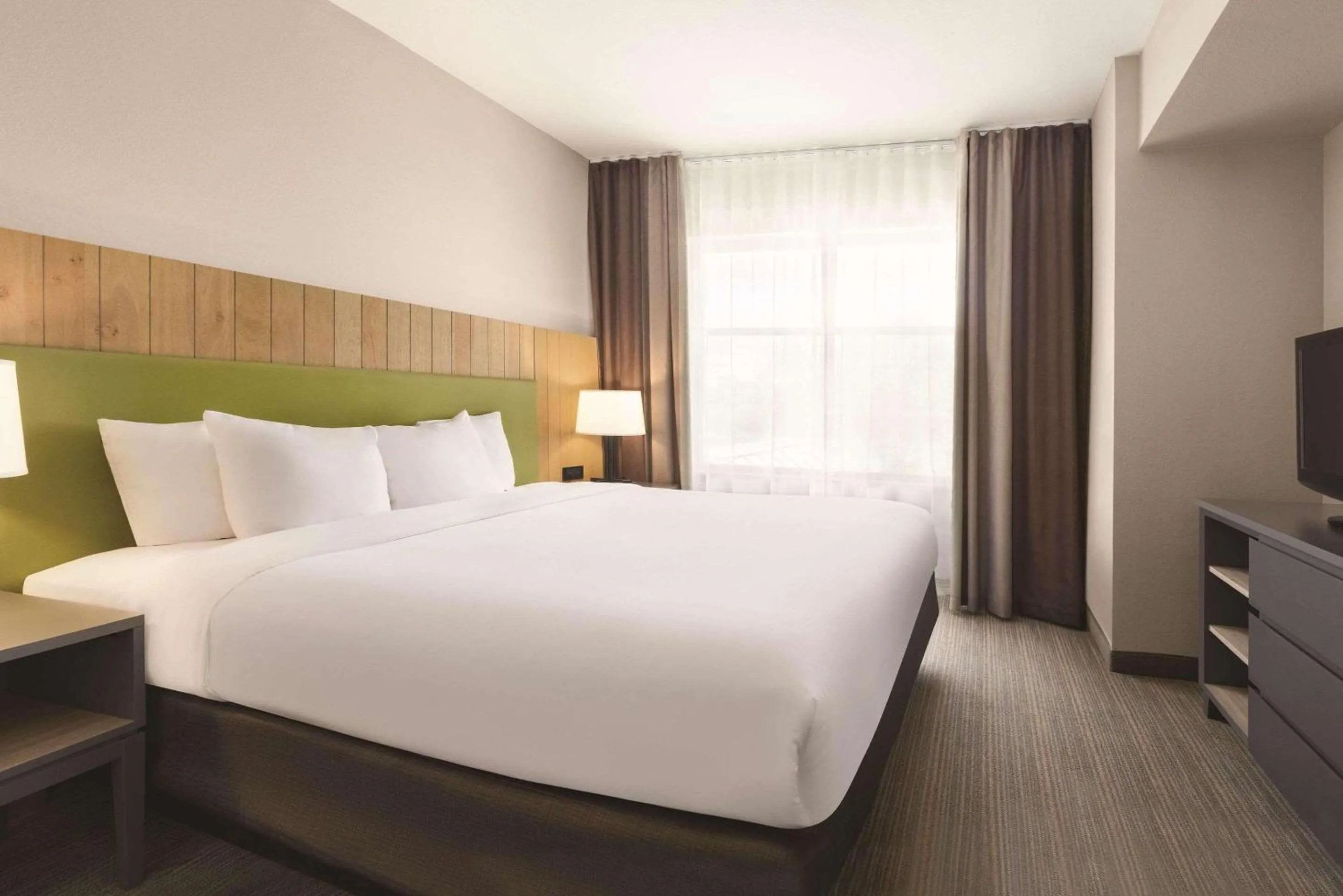 Bed in Country Inn & Suites by Radisson, Conyers, GA