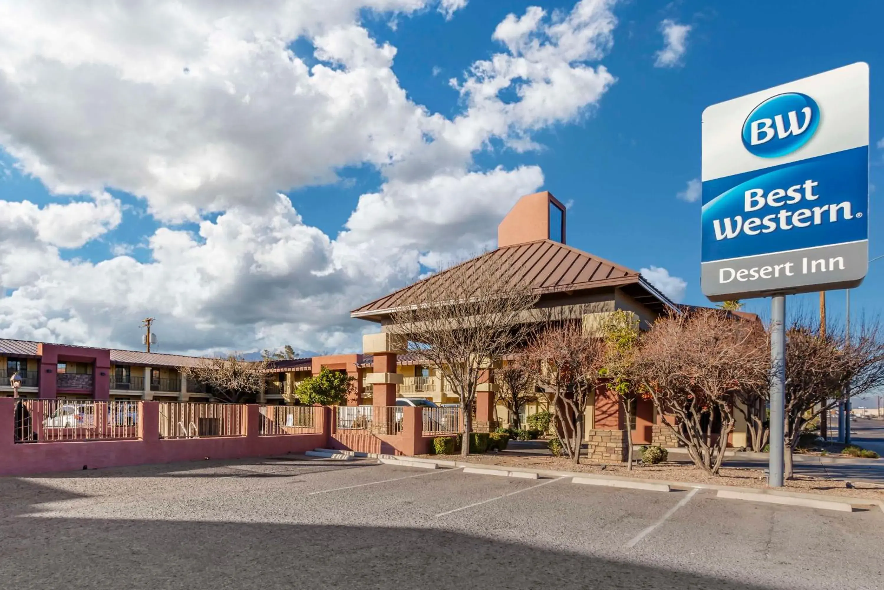 Property building in Best Western Desert Inn Property building in Best Western Desert Inn