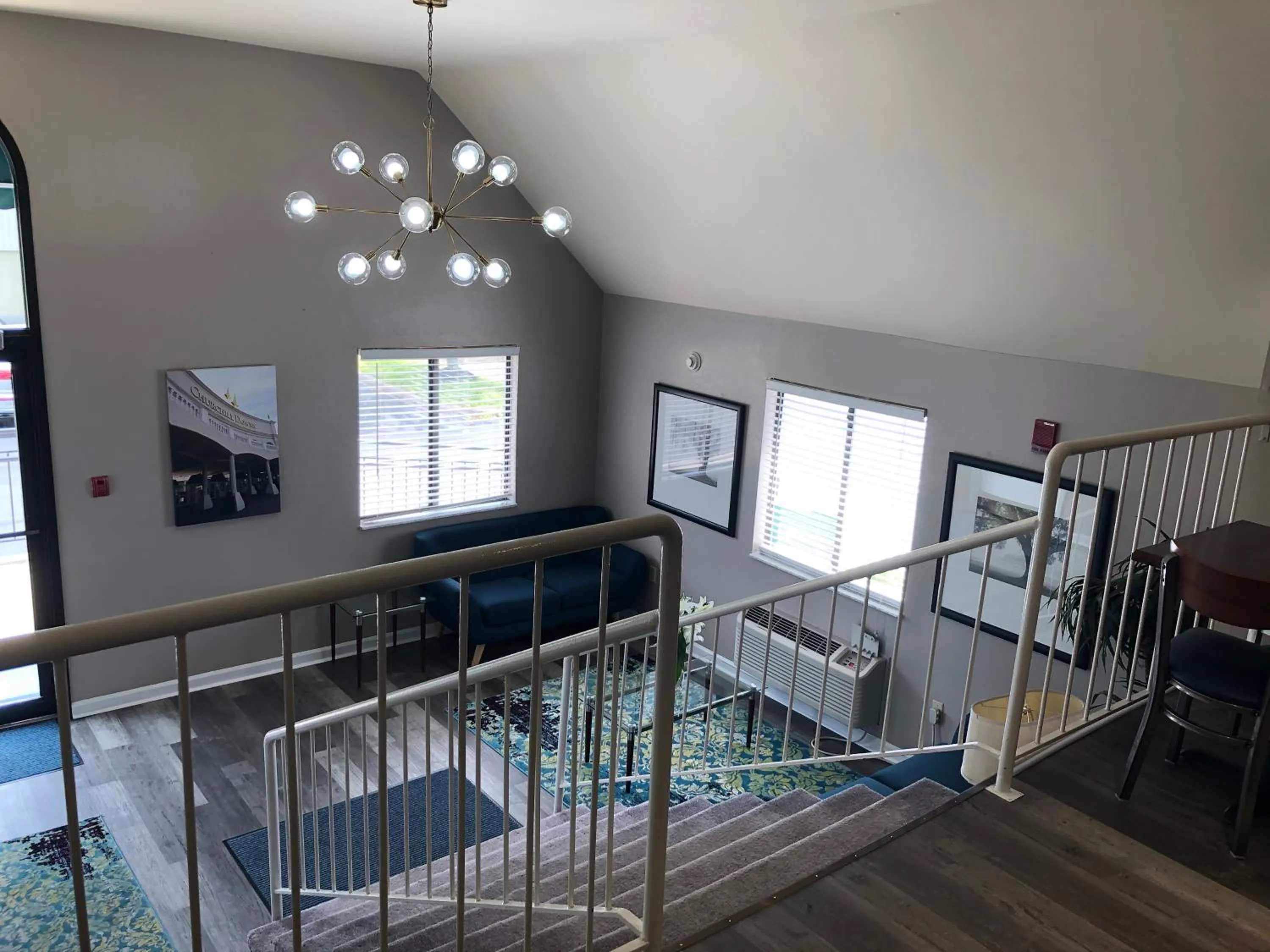 Lobby or reception, Bed in DuPont Suites - Louisville - St. Matthews